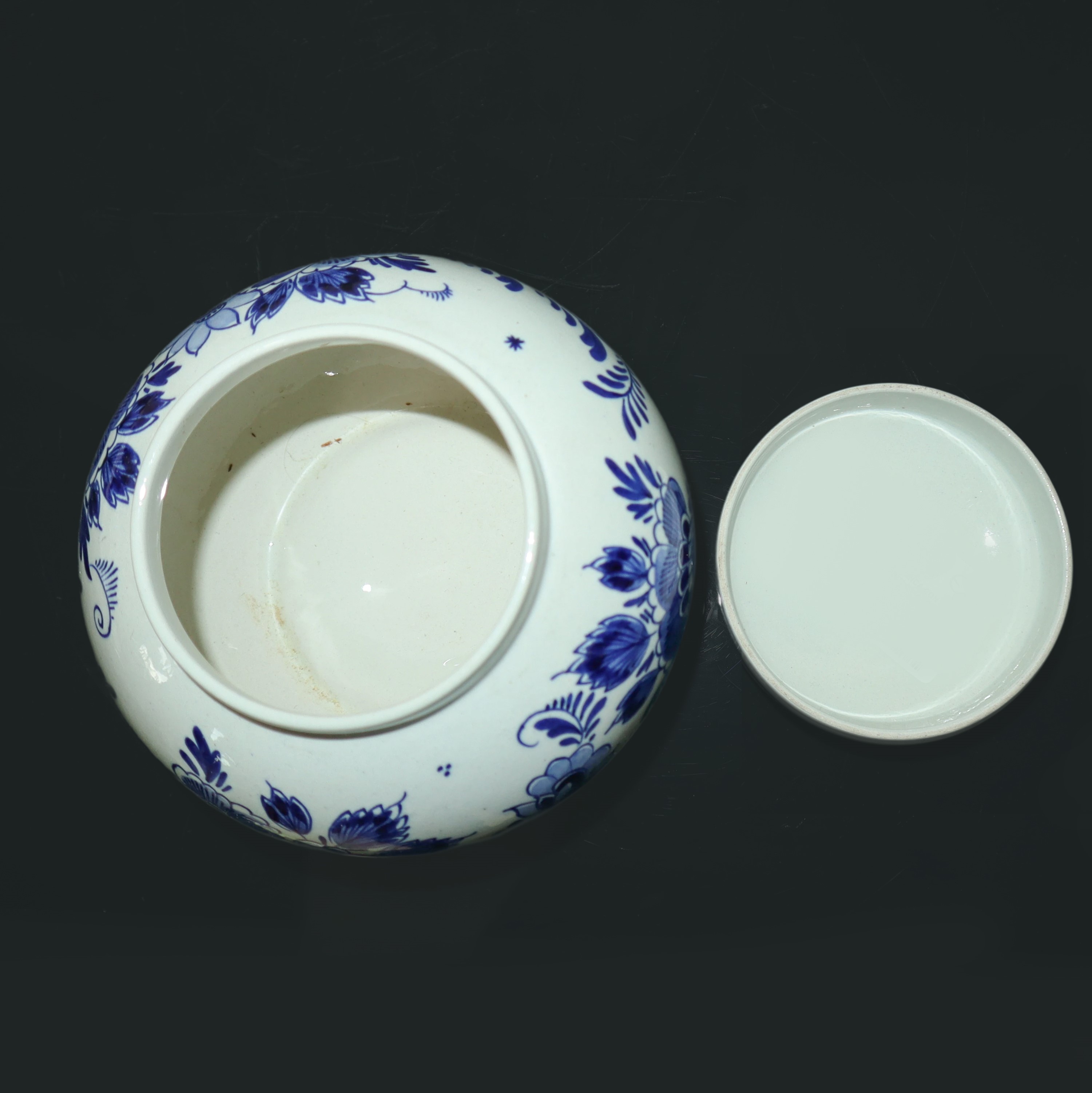 Delfts Blauw Raam - Poutiche in Porcellana Bianca con Decori Floreali Blu Dipinti a Mano