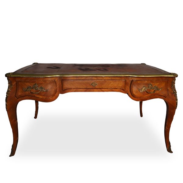 Flat bureau desk with gold details