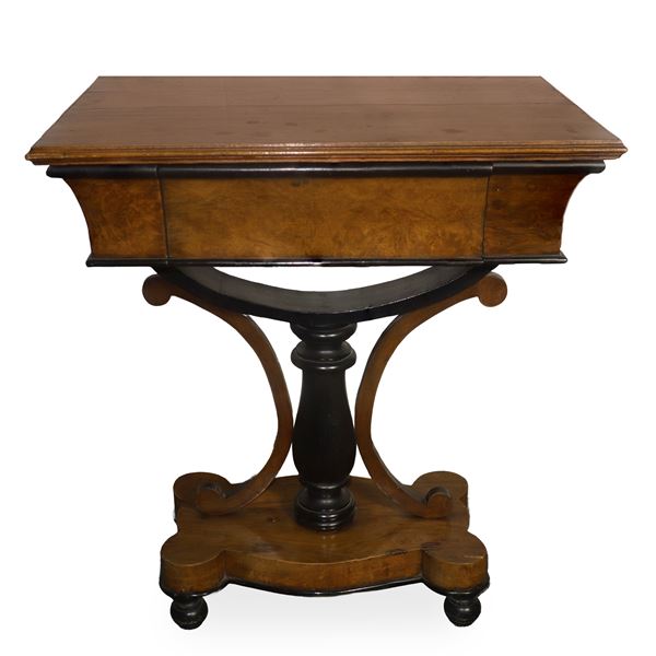 Walnut wood work table
