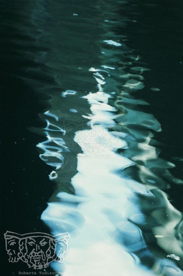 Collection "LONDON WATERS" 2006 slide, 30x46, Digital Fine Art print on photo paper mat, UK: London, white reflection on black and gray river water