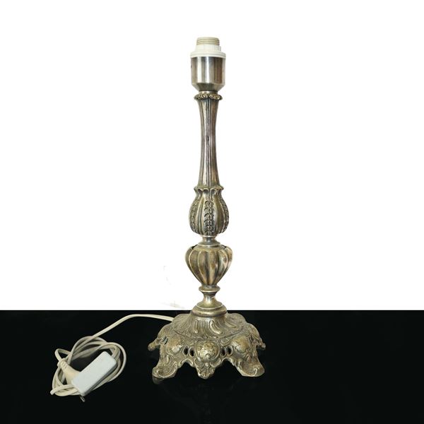 Single-hole electrified lamp in metal worked at the base