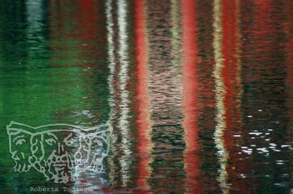 Collection "LONDON WATERS" 2006 slide, 30x47, Digital Fine Art print on photo paper mat, UK: London, reflection of chinese pagoda on the river