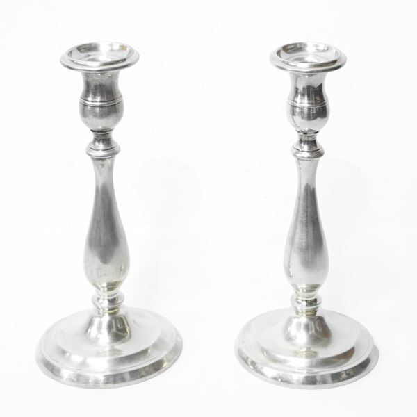 Coppia di candelieri monoforo in argento 800
