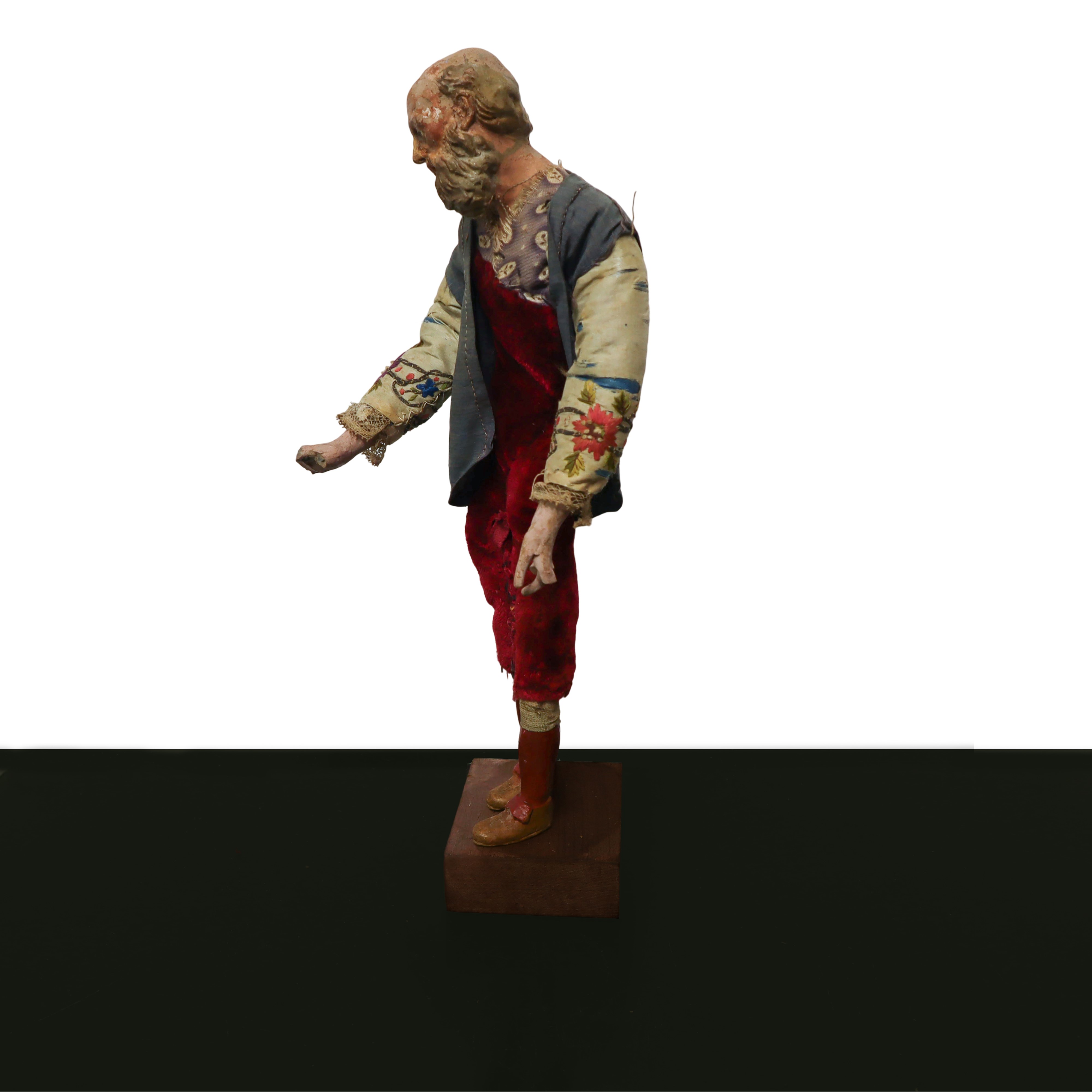 Pastore presepiale napoletano, terracotta e tessuto, altezza cm 36
