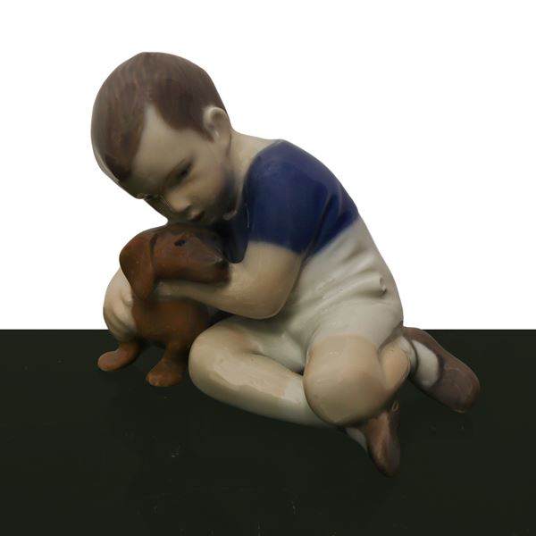 Royal Copenhagen Denmark - Bambino con bassotto (figurina n°440)