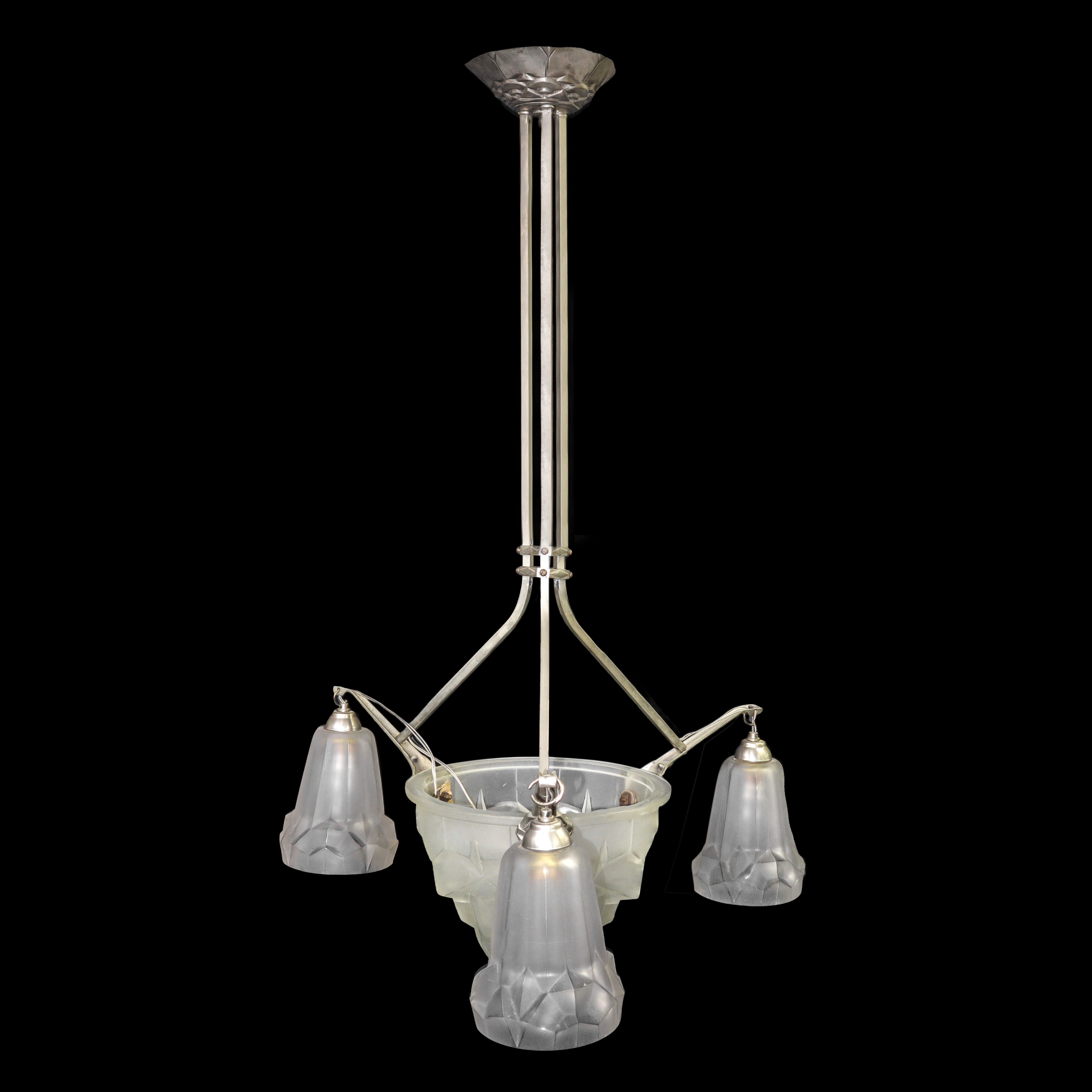 David Gueron Degue & A. Petitot - Lampadario a Sospensione Art Decò Francese, in Vetro Sabbiato c...