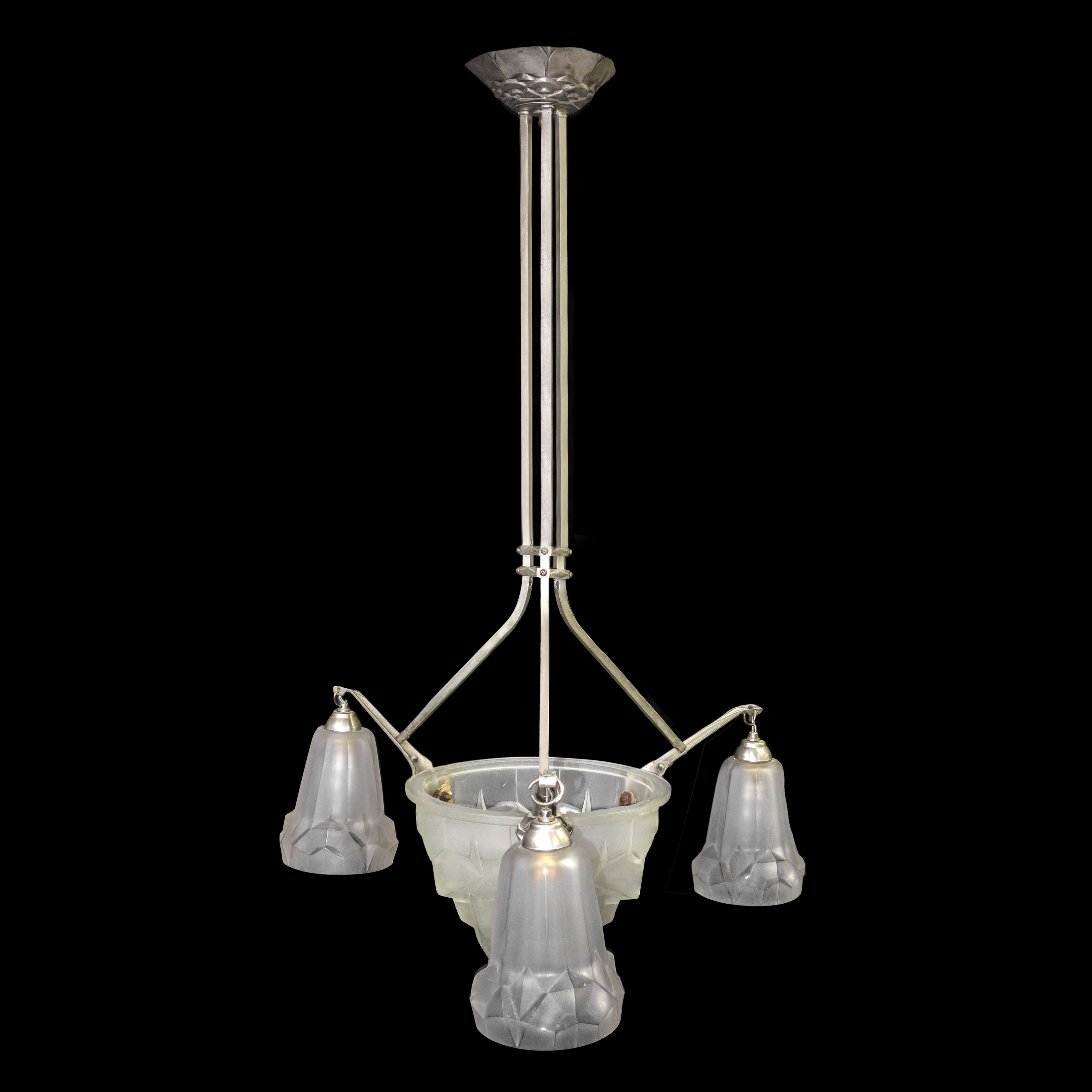 David Gueron Degue & A. Petitot - Lampadario a Sospensione Art Decò Francese, in Vetro Sabbiato c...