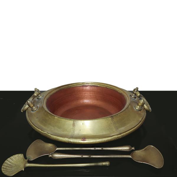 Gold plated brass brazier with two side grips equipped with 3 tools
