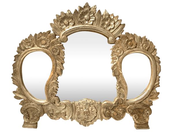 Triptych mirror in wooden in silver leaf. Late eighteenth century. H 60 cm width 75 cm