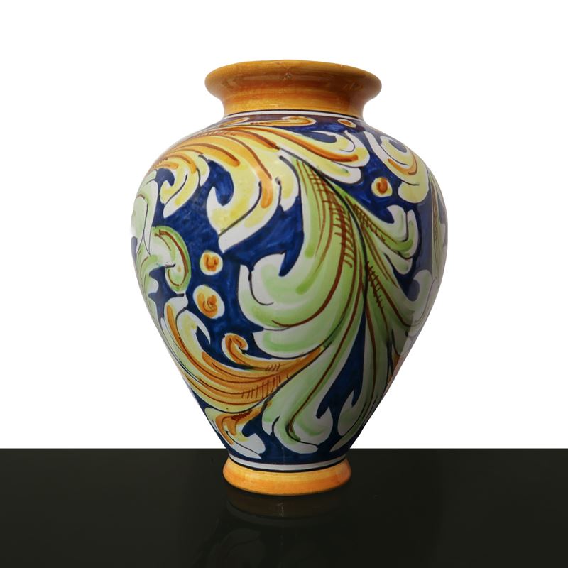 Vaso in ceramica invetriata e dipinta policroma a motivi di foglie