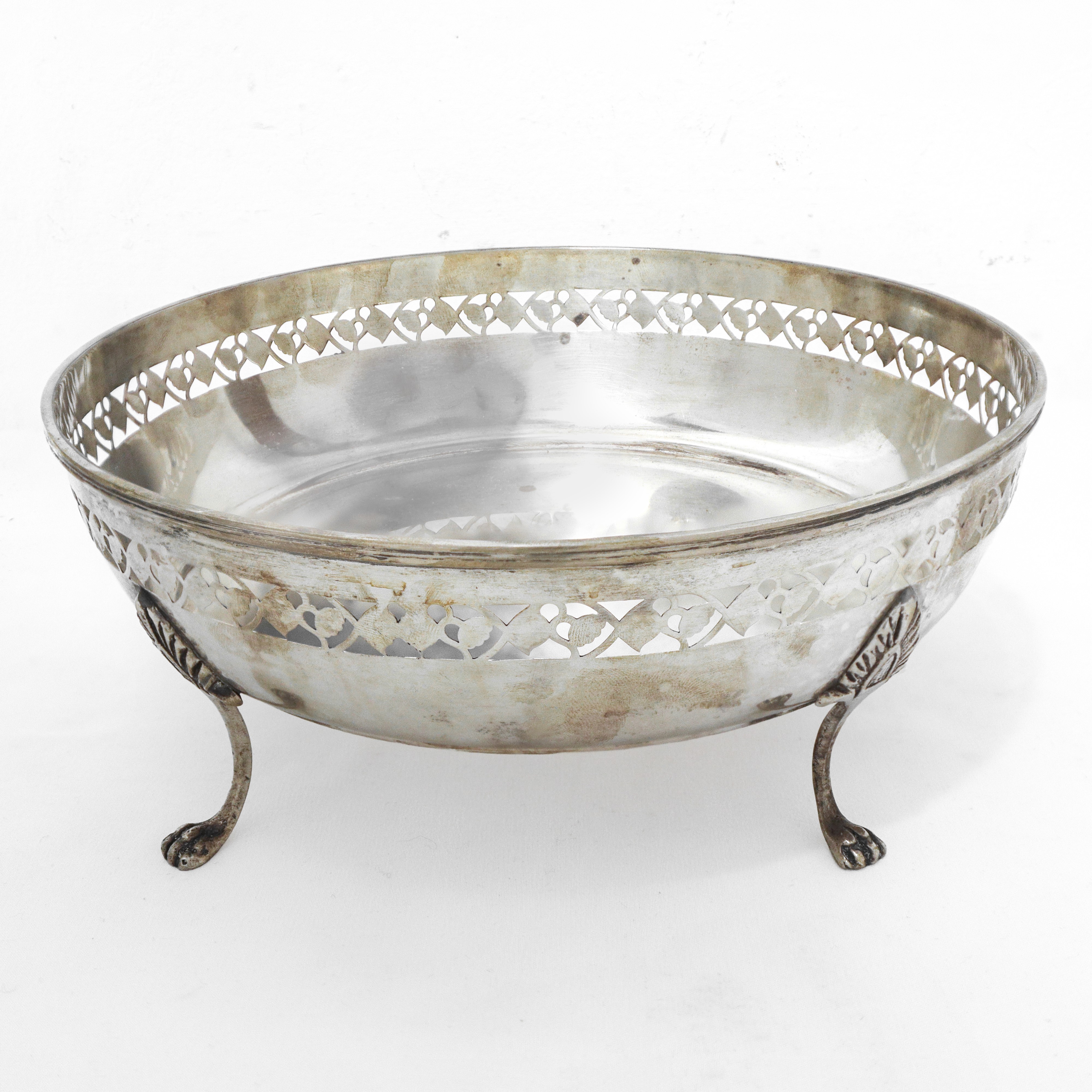 Coppia di alzate in argento 800 stile impero con piedi zoomorfi