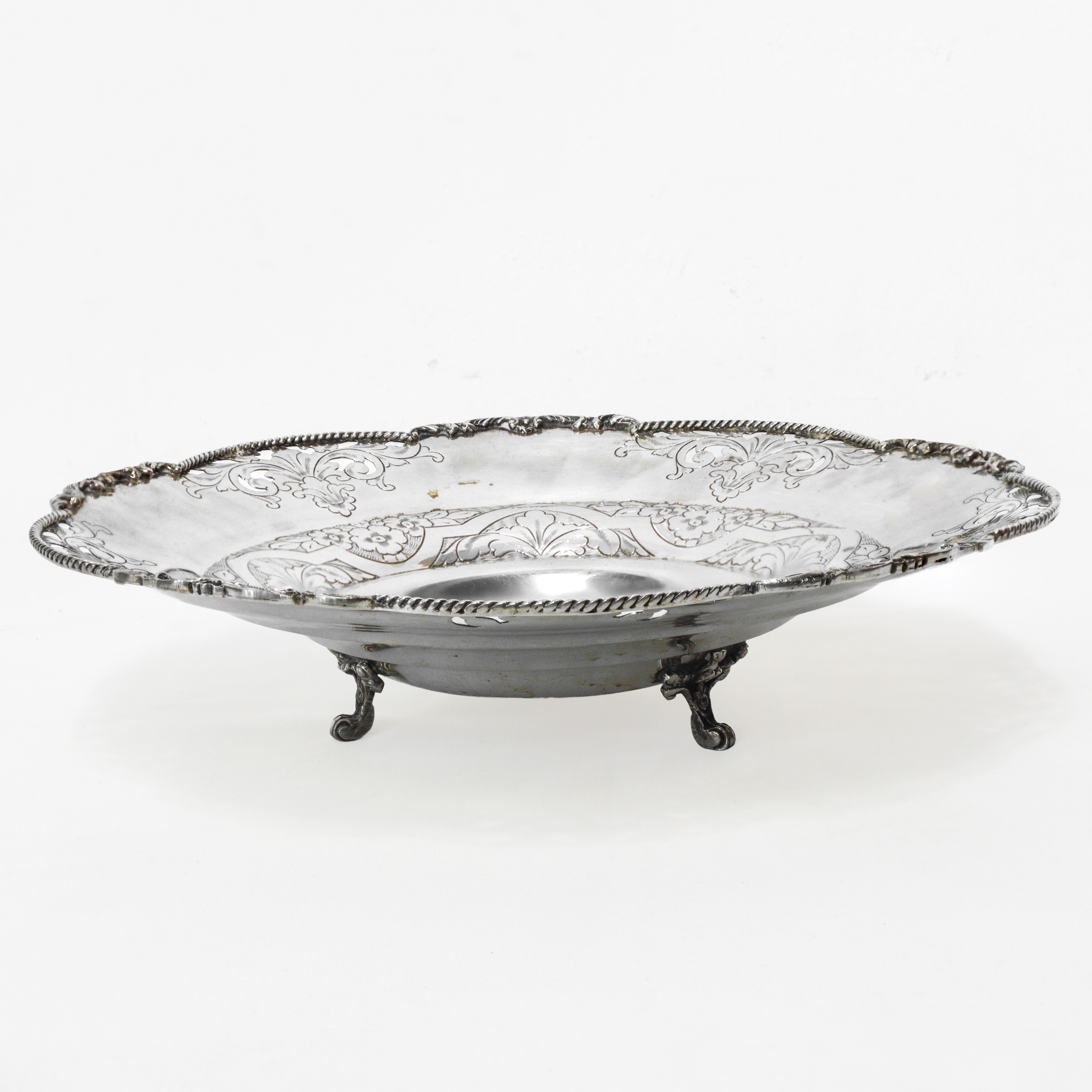 Coppia di alzate in argento 800 stile impero con piedi zoomorfi