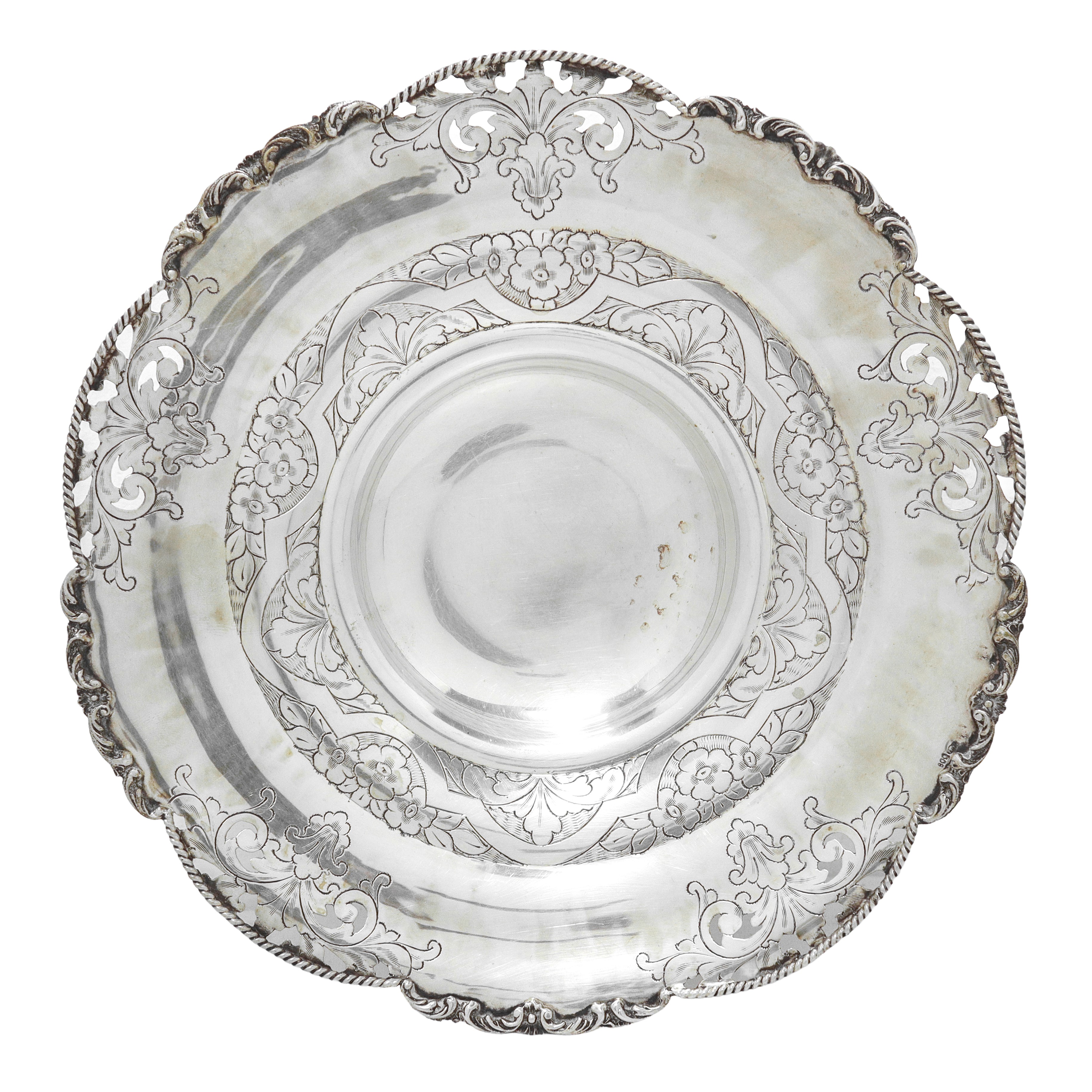 Coppia di alzate in argento 800 stile impero con piedi zoomorfi