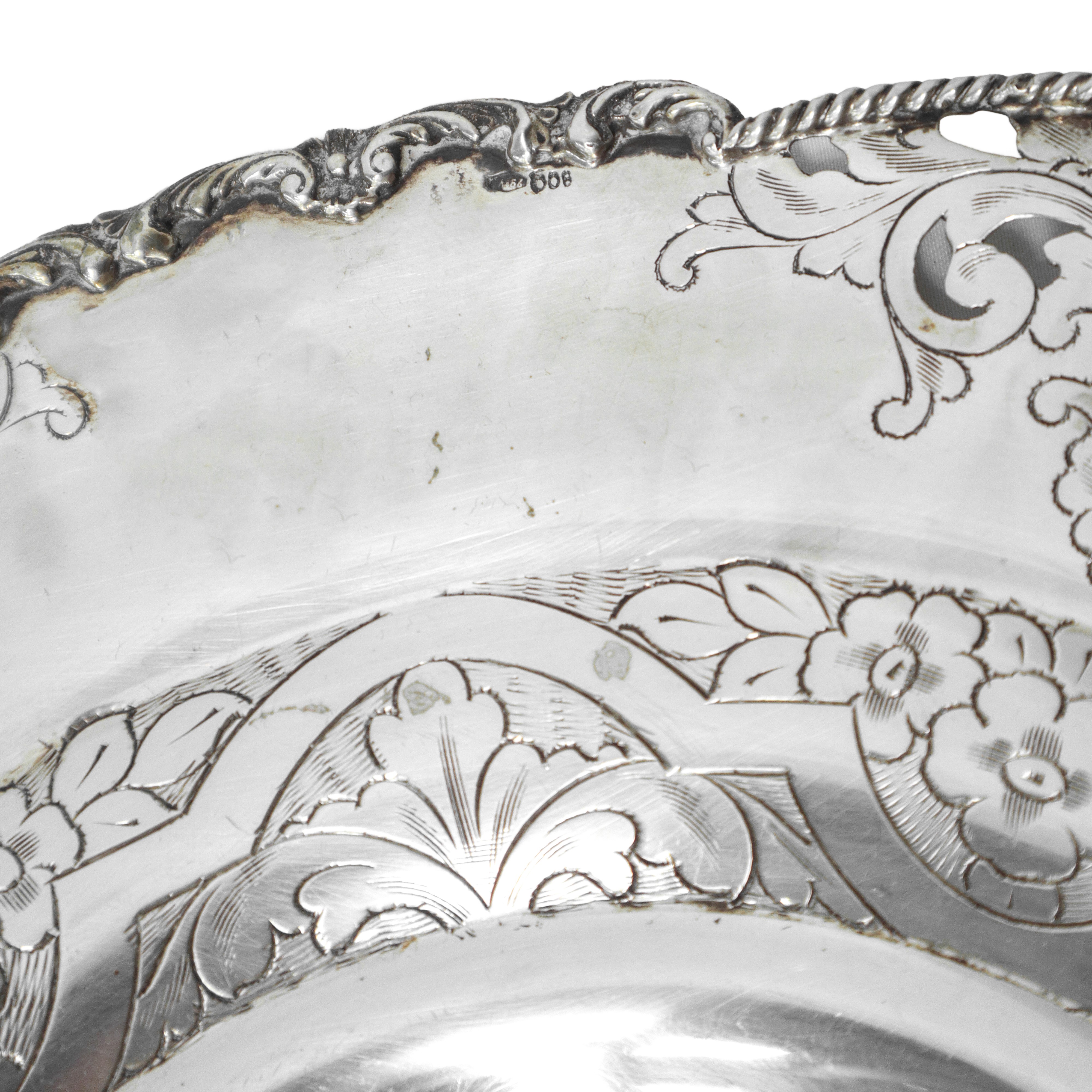 Coppia di alzate in argento 800 stile impero con piedi zoomorfi