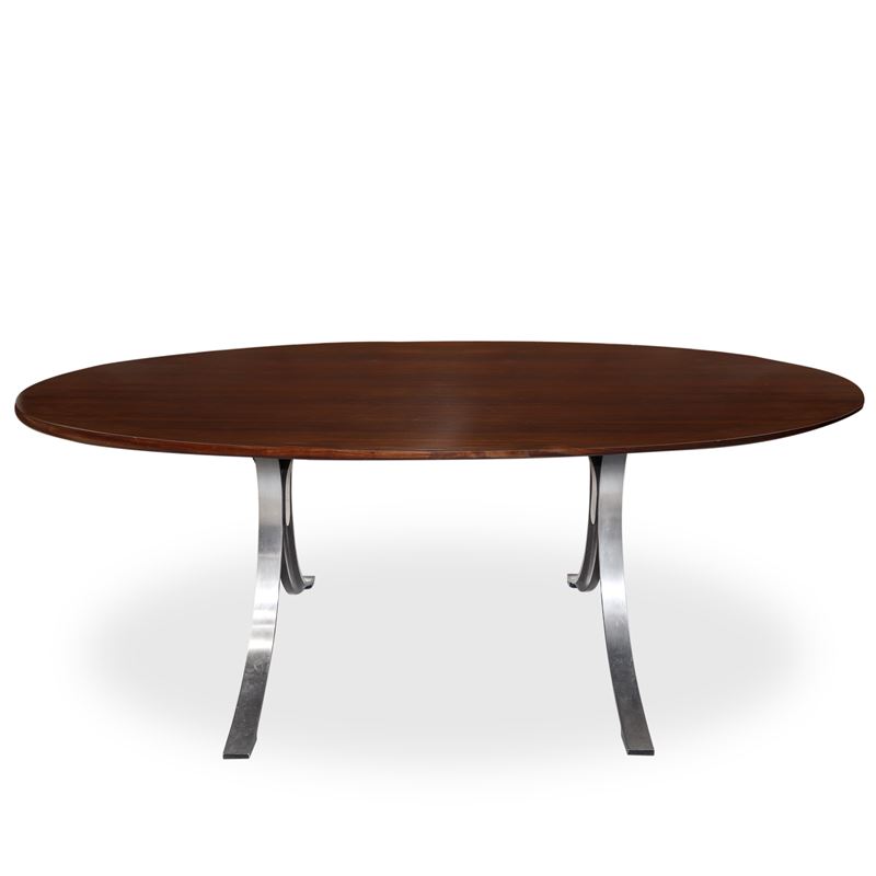 Tavolo ovale con piedi a sciabola