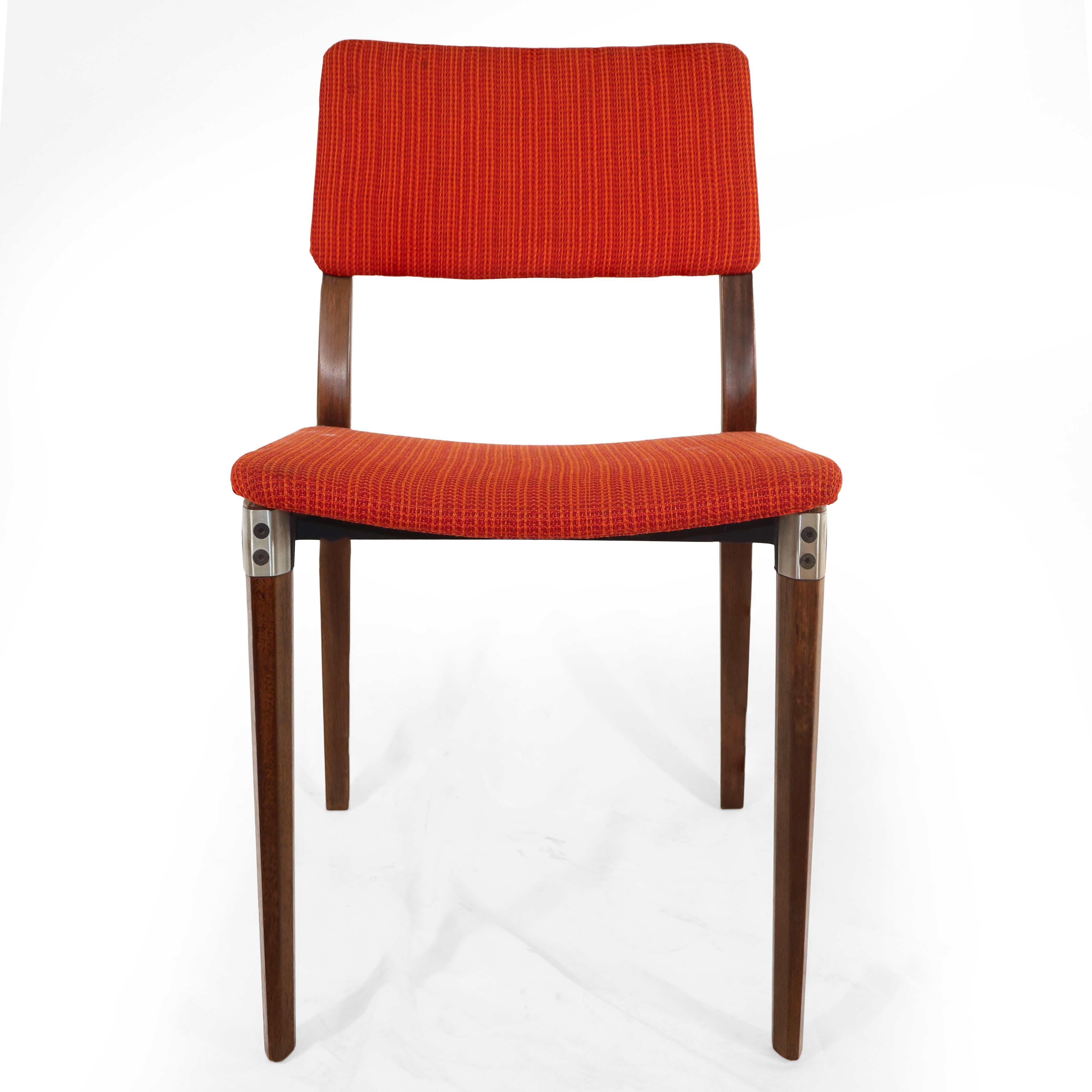 N°6 sedie modello S82 con struttura in legno particolari in alluminio e rivestimento in tessuto