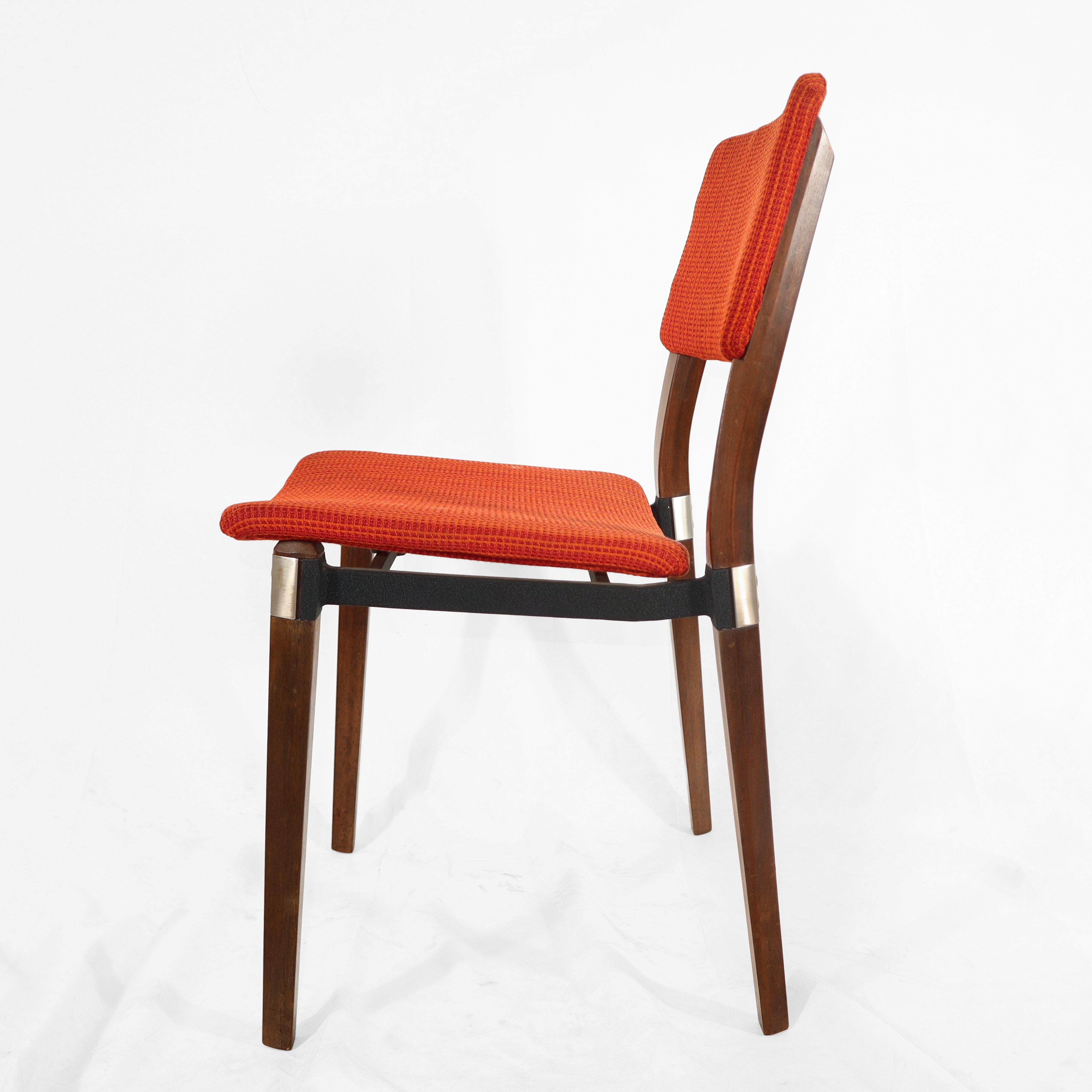 N°6 sedie modello S82 con struttura in legno particolari in alluminio e rivestimento in tessuto