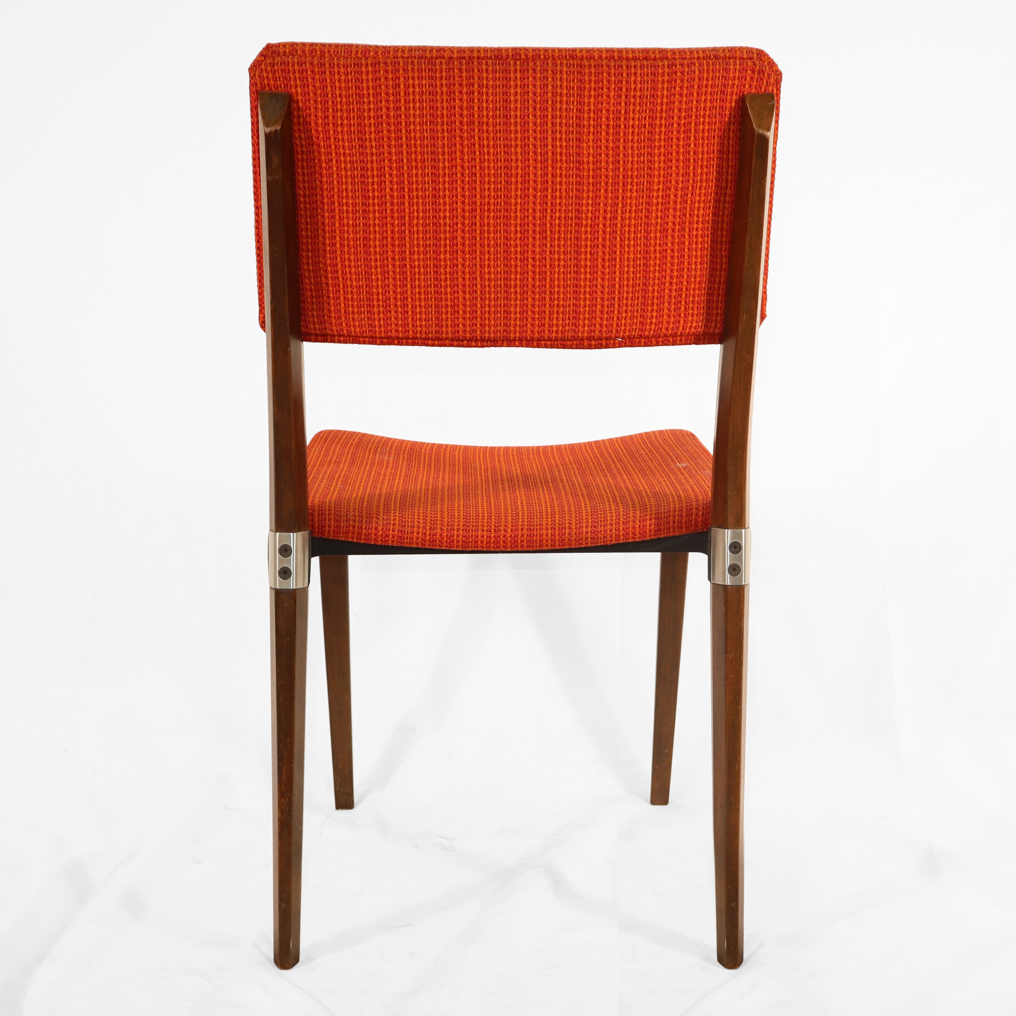 N°6 sedie modello S82 con struttura in legno particolari in alluminio e rivestimento in tessuto