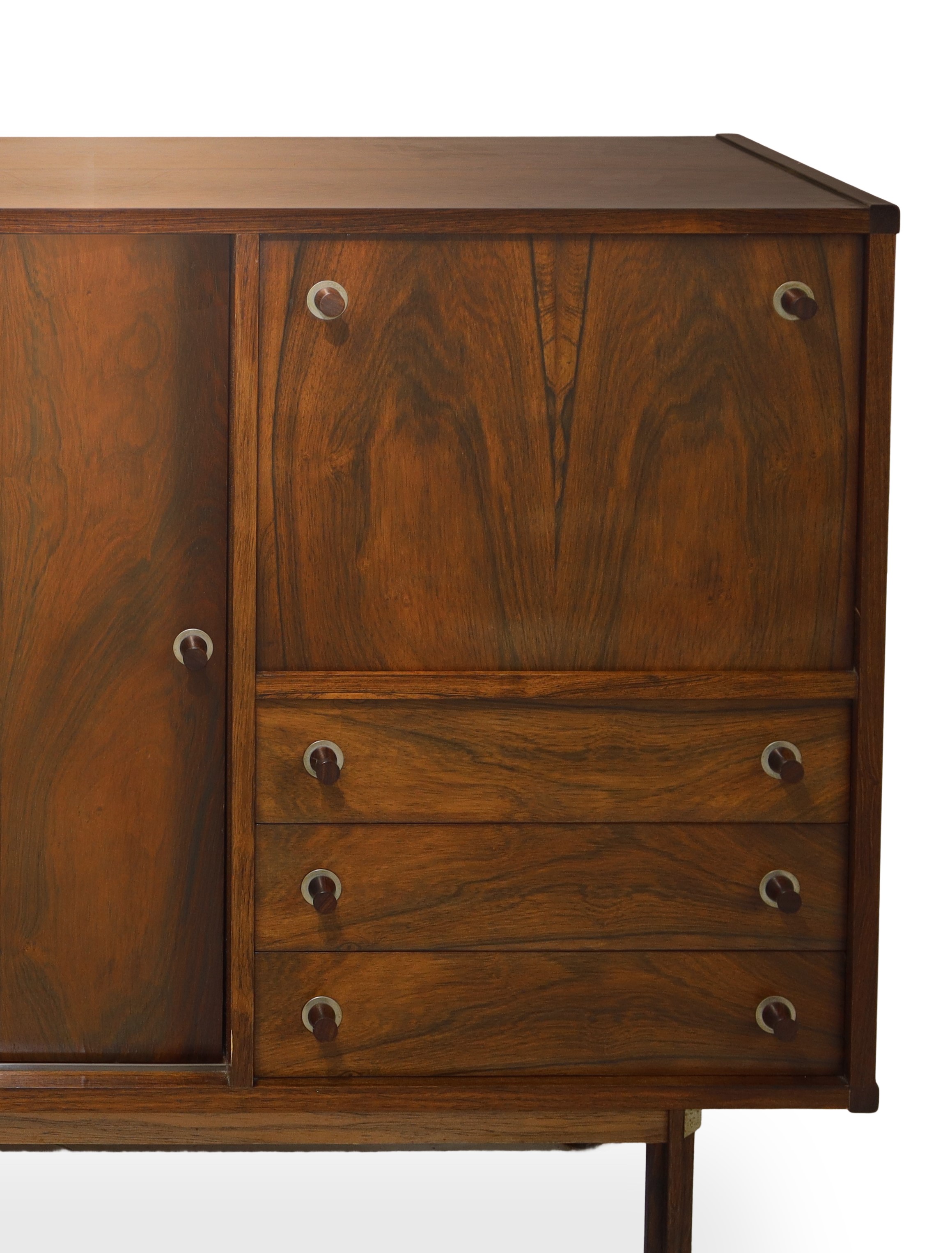 Credenza bassa in teak con ante scorrevoli