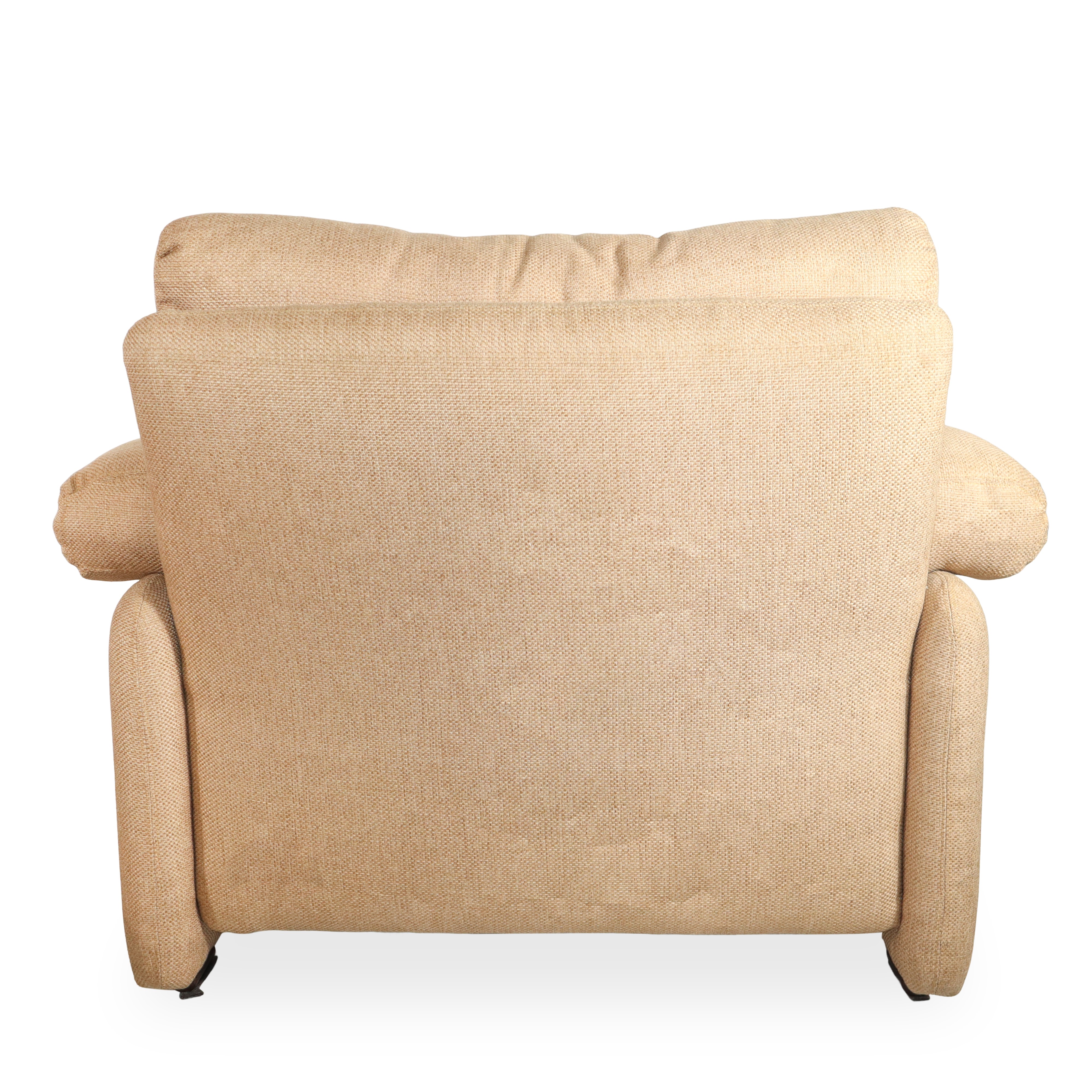 Coppia di poltrone con tappezzeria in seta avorio e poggiapiedi