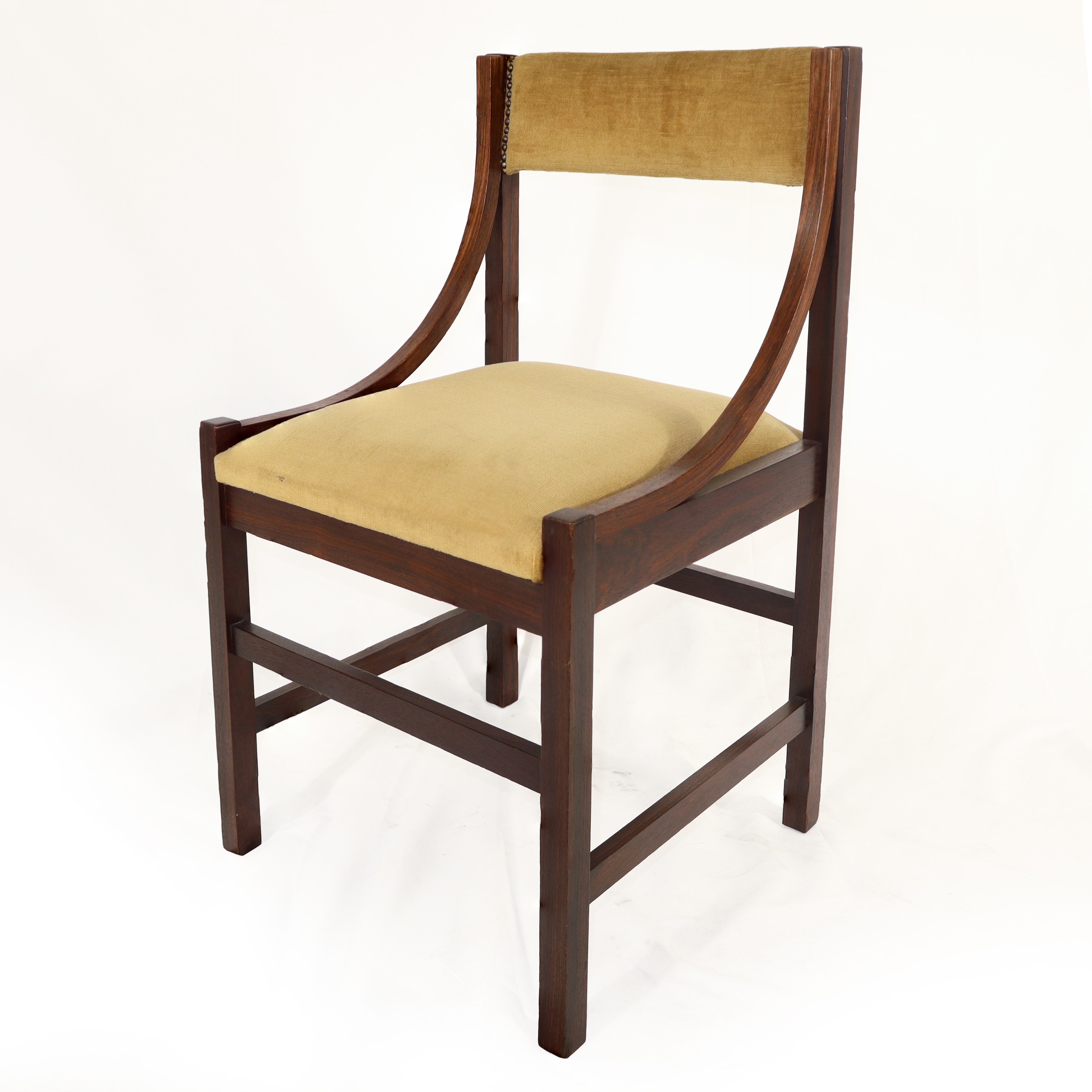 Tavolo in teak dotato di 4 sedie con tappezzeria beige