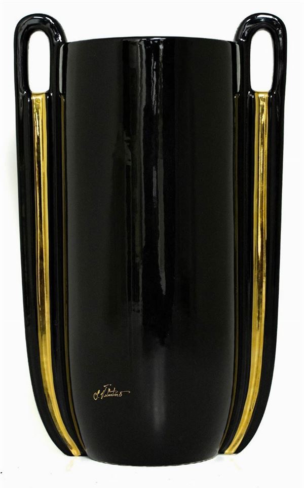 Vase black and gold, XX Century. H 50 cm