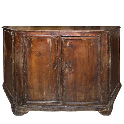 Credenza Bassa Scantonata in Legno di Abete con Piedi a Mensola con Due Sportelli Centrali e Due ...
