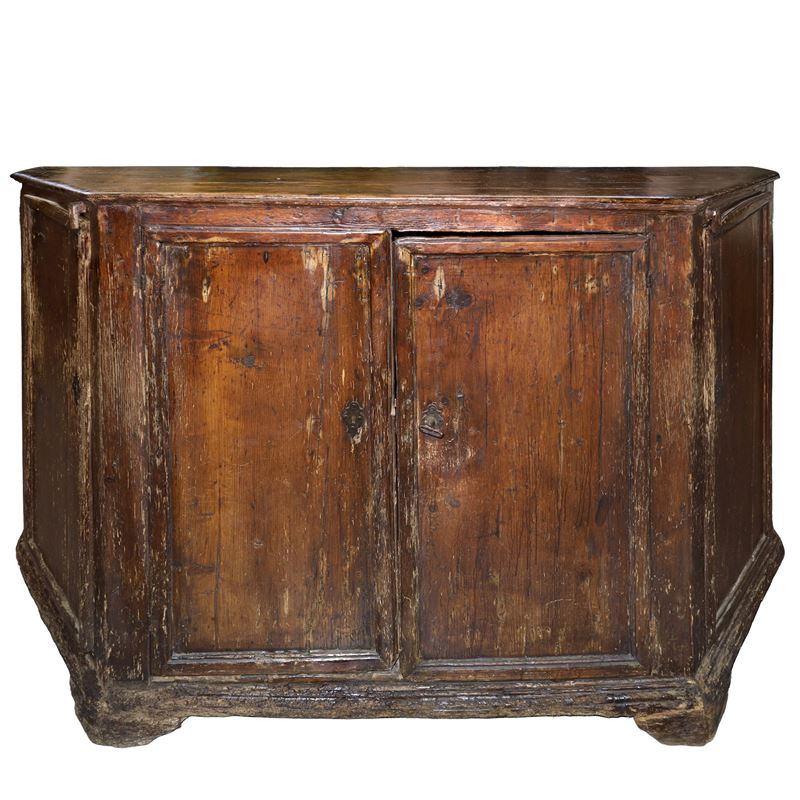 Credenza Bassa Scantonata in Legno di Abete con Piedi a Mensola con Due Sportelli Centrali e Due ...