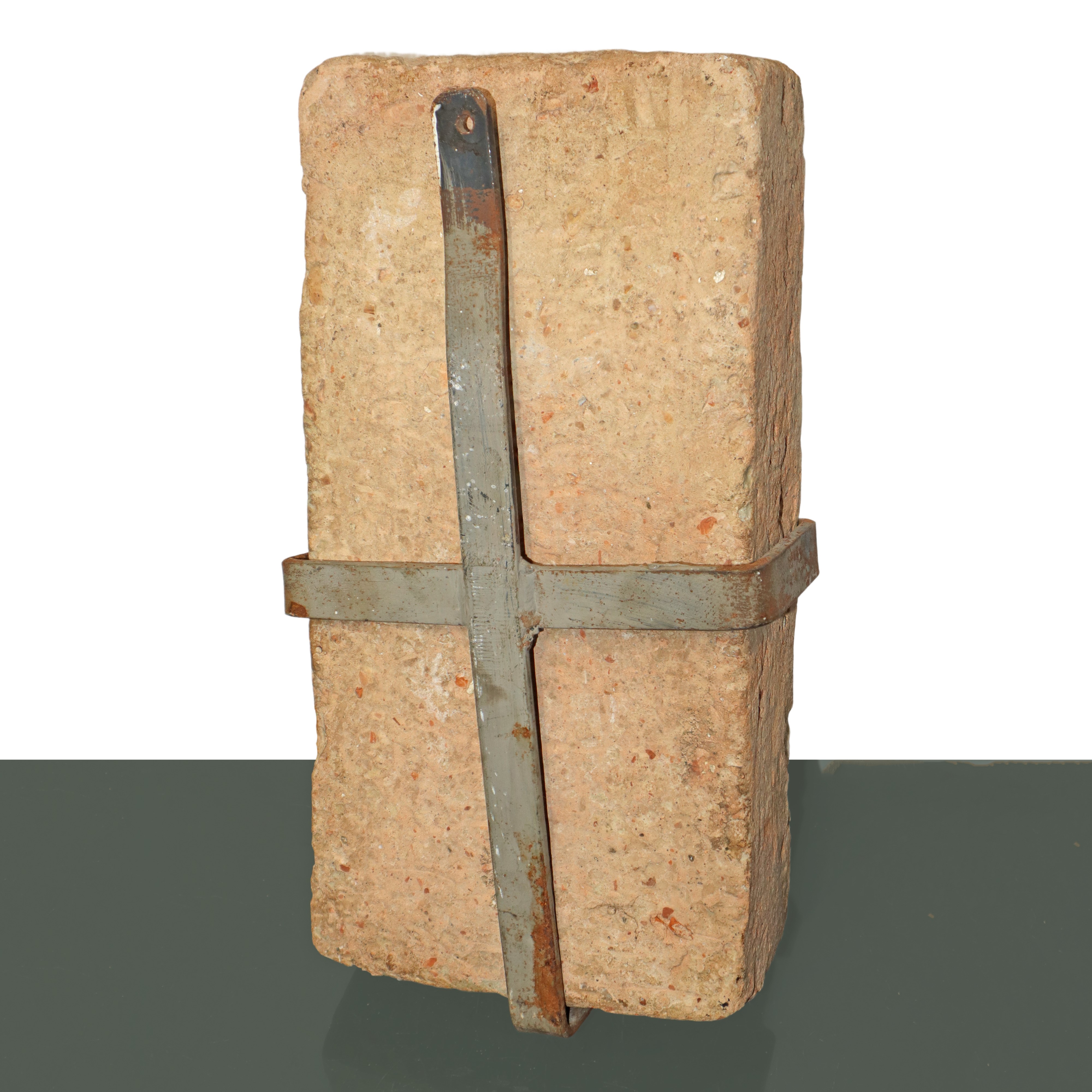 Madonna con bambino entro lunetta con zefiri in testa, mattone dipinto in maiolica di Caltagirone...