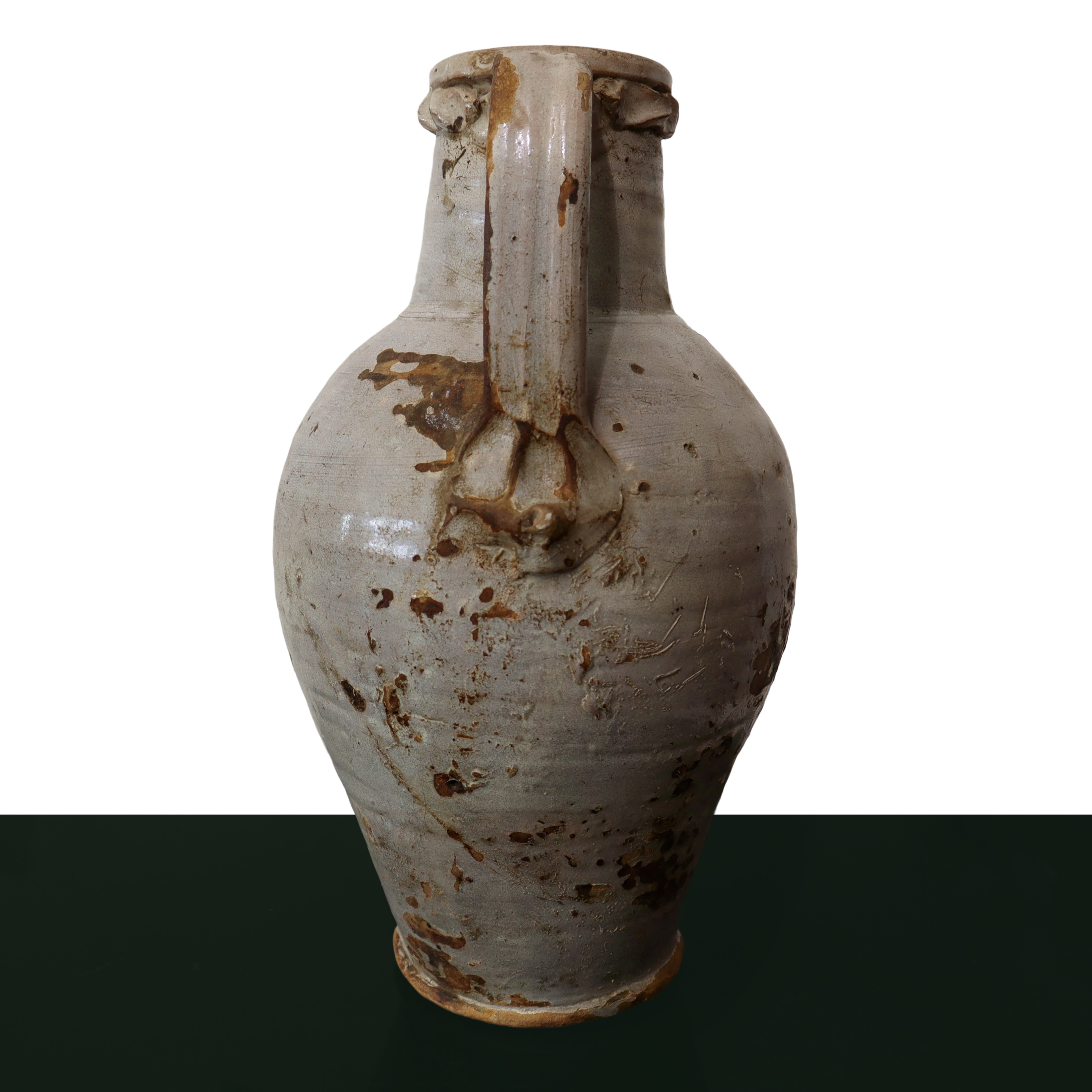 Quartara in maiolica di Caltagirone invetriata in pasta bianca con foglia d'acanto