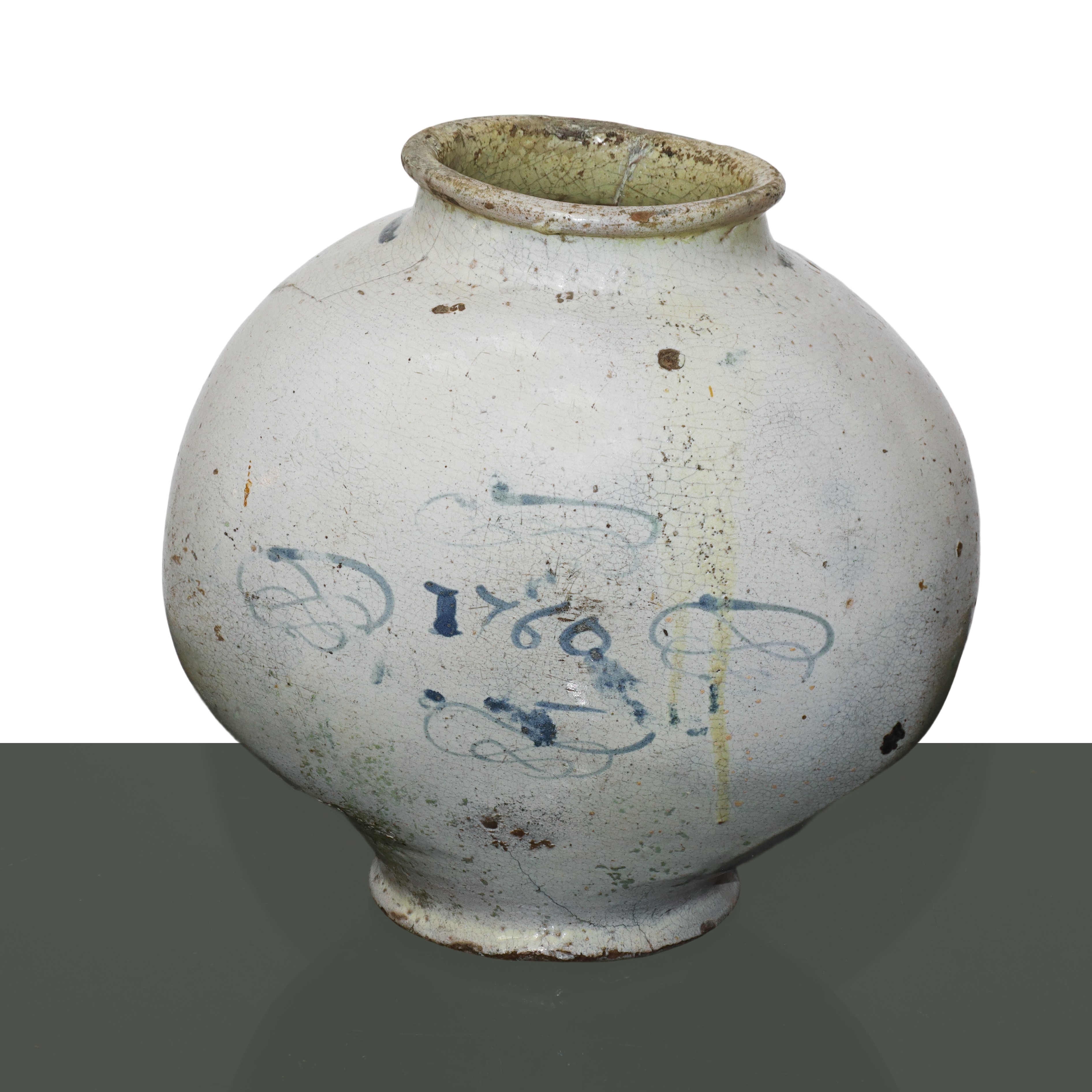 Vaso di Caltagirone in pasta bianca invetriato nei toni dell'azzurro con iniziali sul fronte IMR