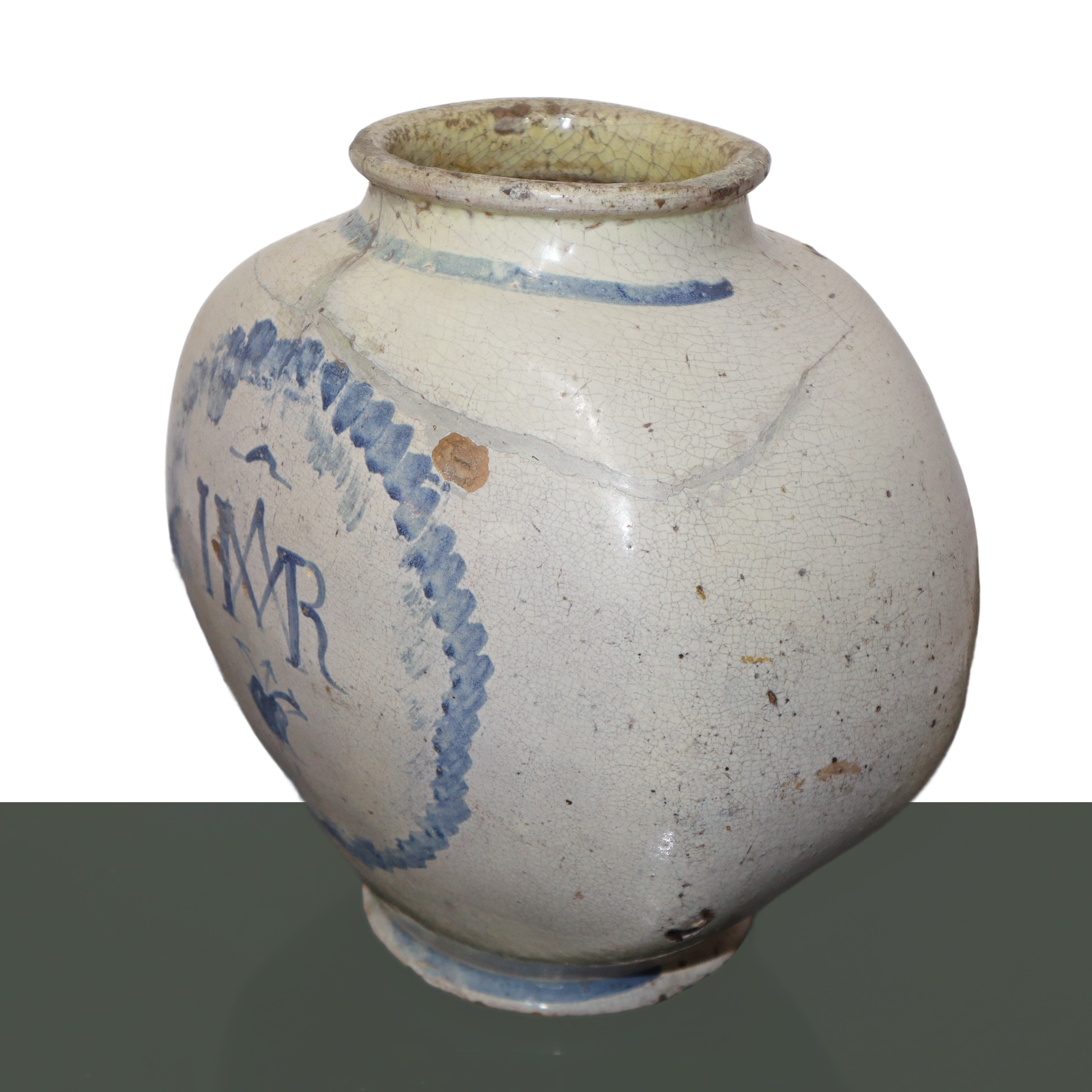 Vaso di Caltagirone in pasta bianca invetriato nei toni dell'azzurro con iniziali sul fronte IMR