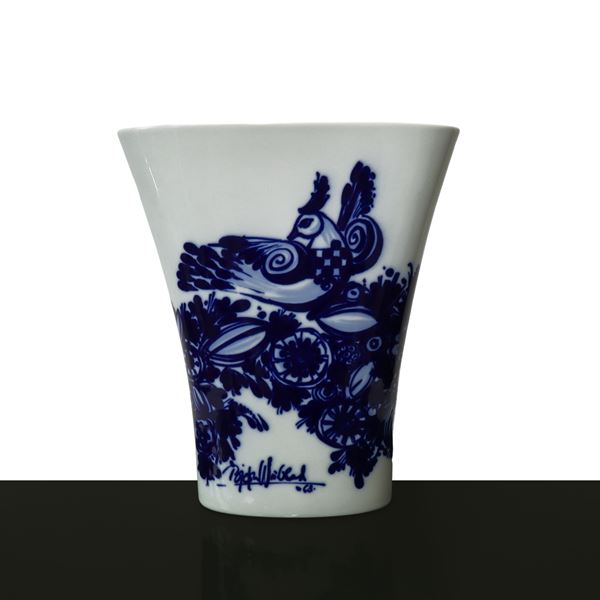 Bjorn Wiinblad per Rosenthal - Vaso in porcellana con decoro di animali e fiori blu sul fronte e sul retro