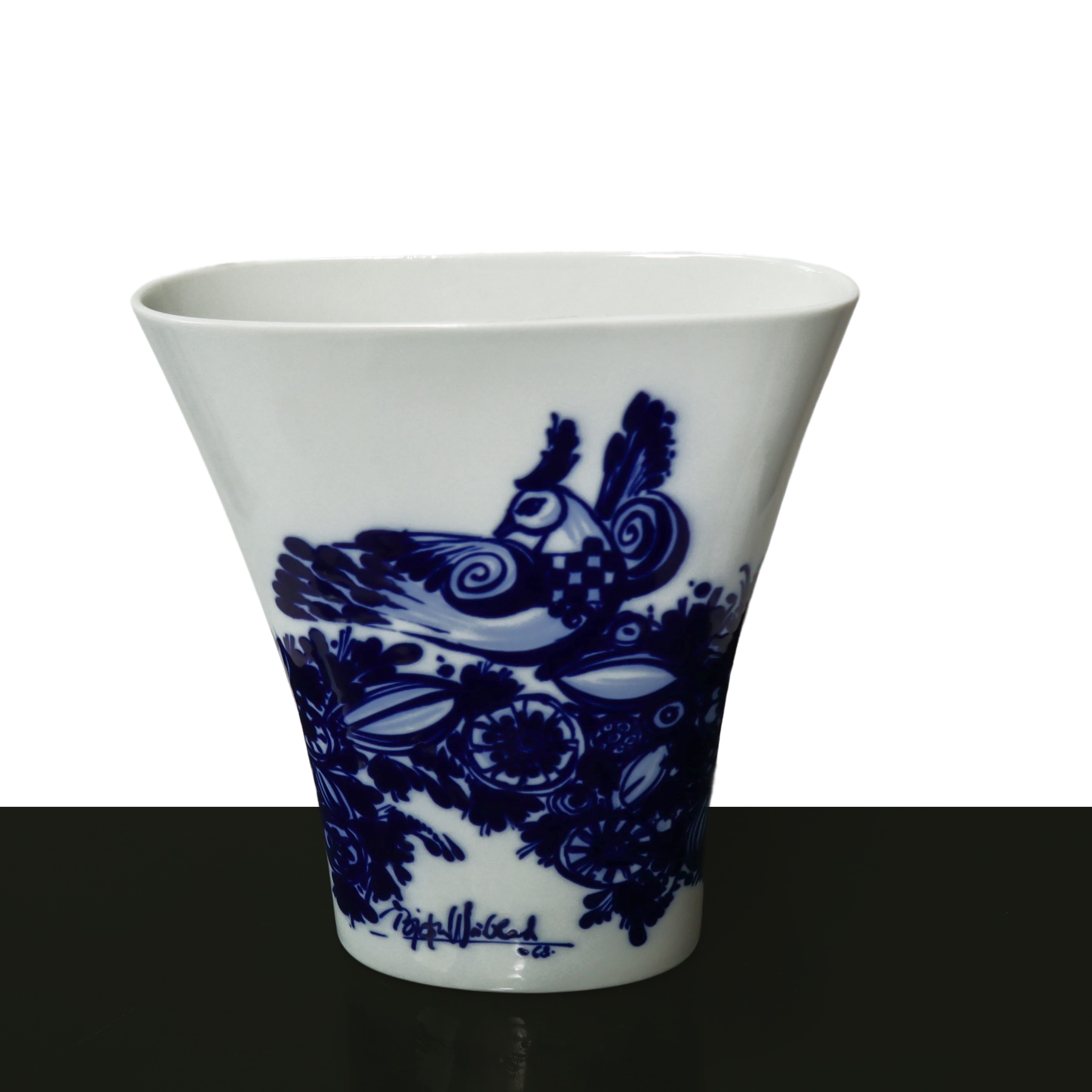 Bjorn Wiinblad per Rosenthal - Vaso in Porcellana con Decoro di Animali e Fiori Blu sul Fronte e ...