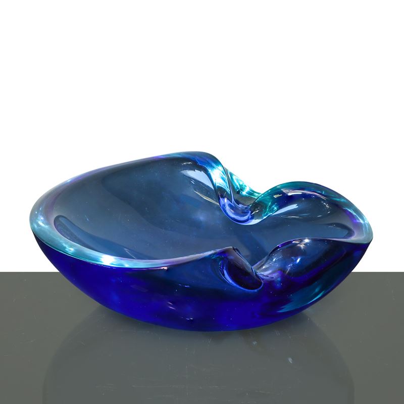 Oggetto decorativo, Ciotola in vetro di Murano sommerso blu