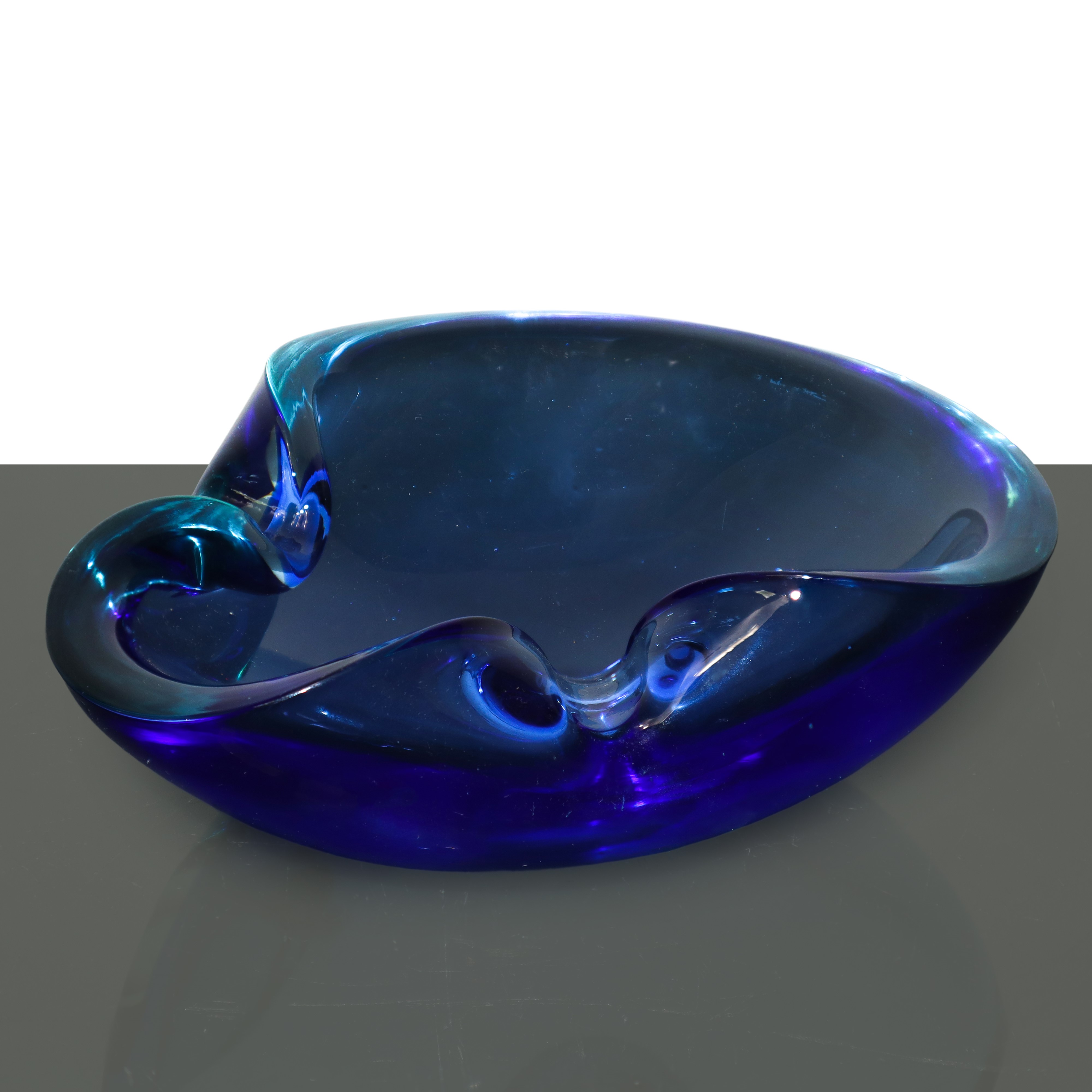 Oggetto decorativo, Ciotola in vetro di Murano sommerso blu