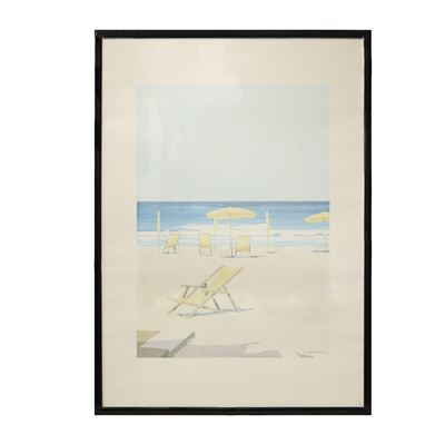 Spiaggia con Sdraio e Ombrelloni