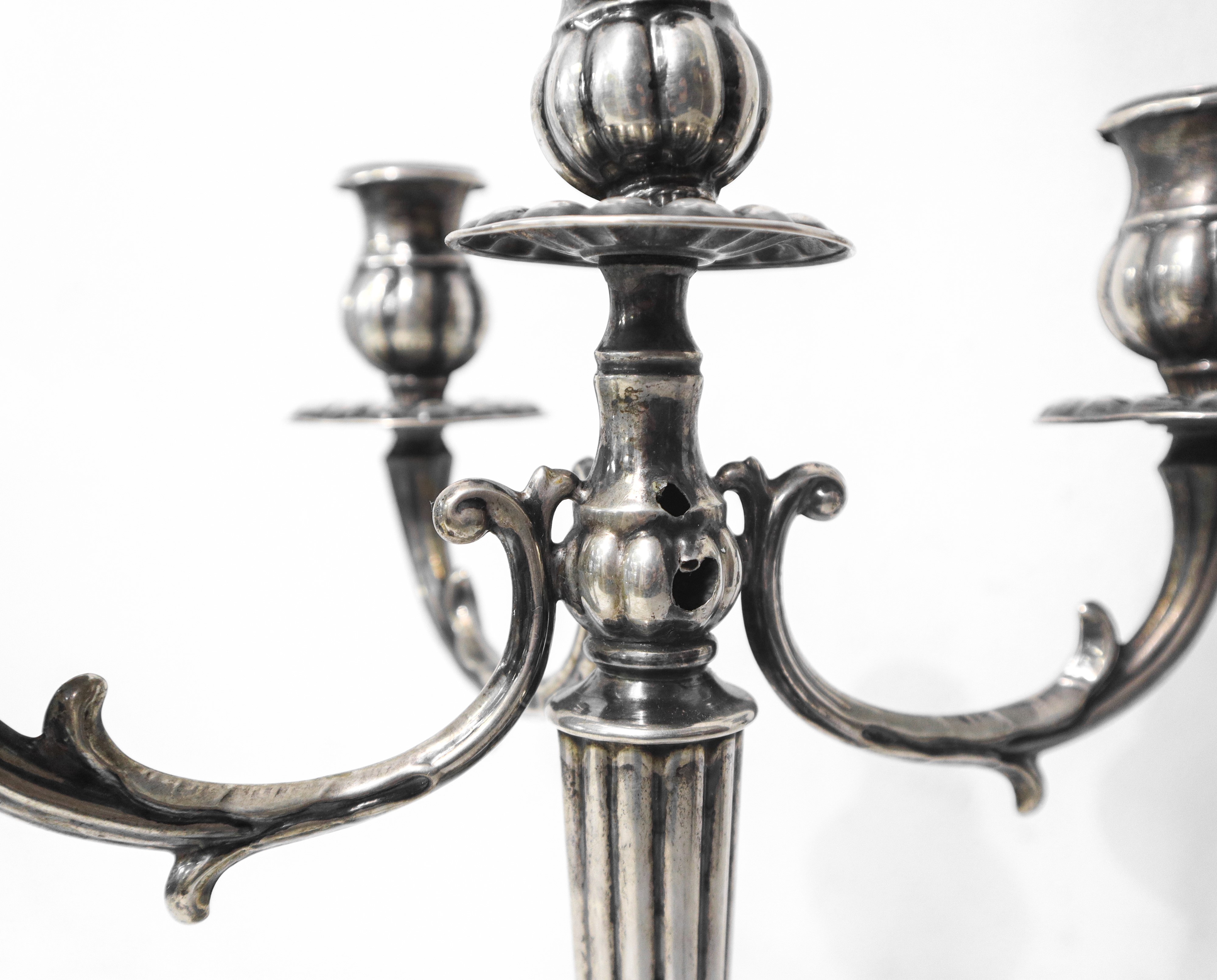 Candeliere a 5 luci (braccio rotto) sottobicchiere e cucchiaino in argento 800