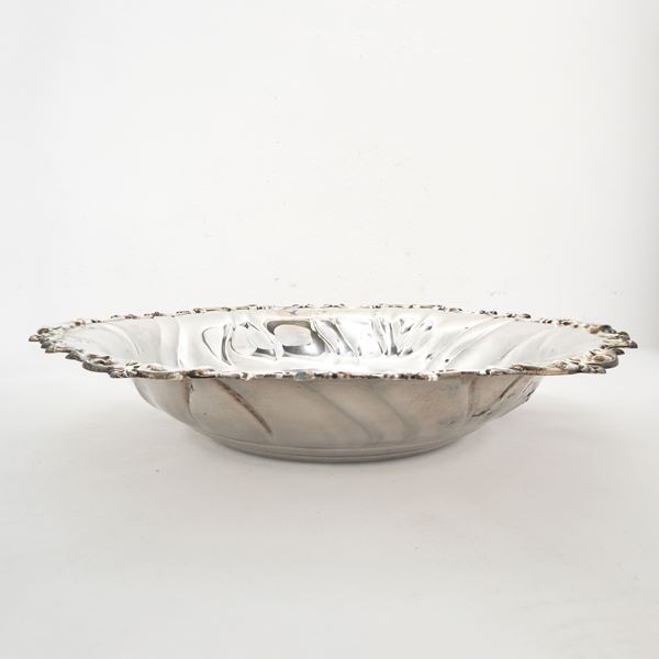 Silver sweet holder with scalloped edge in 800 silver
