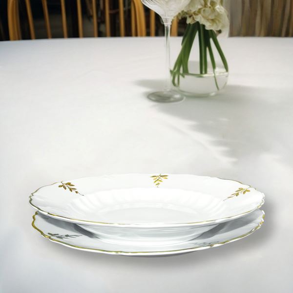C.T. ALTWASSER SILESIA - Servizio di piatti da 12 bianco con perfilo dorato e decoro a foglie dorato