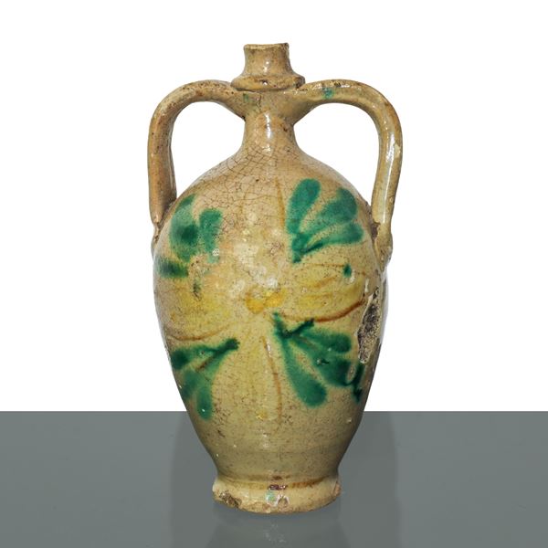 Bummulo in ceramica di Caltagirone invetriato smaltato e dipinto policromo con fiore sul fronte