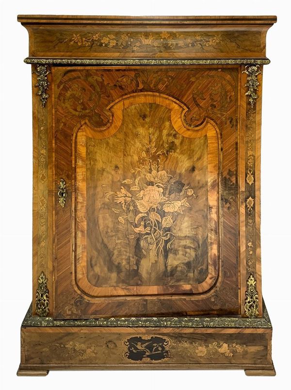 Small-leaved low sideboard, France, early nineteenth century. floral inlays on the front, briar olive reserves within rosewood. Inserts and gold metal frames. H cm 116x80x35