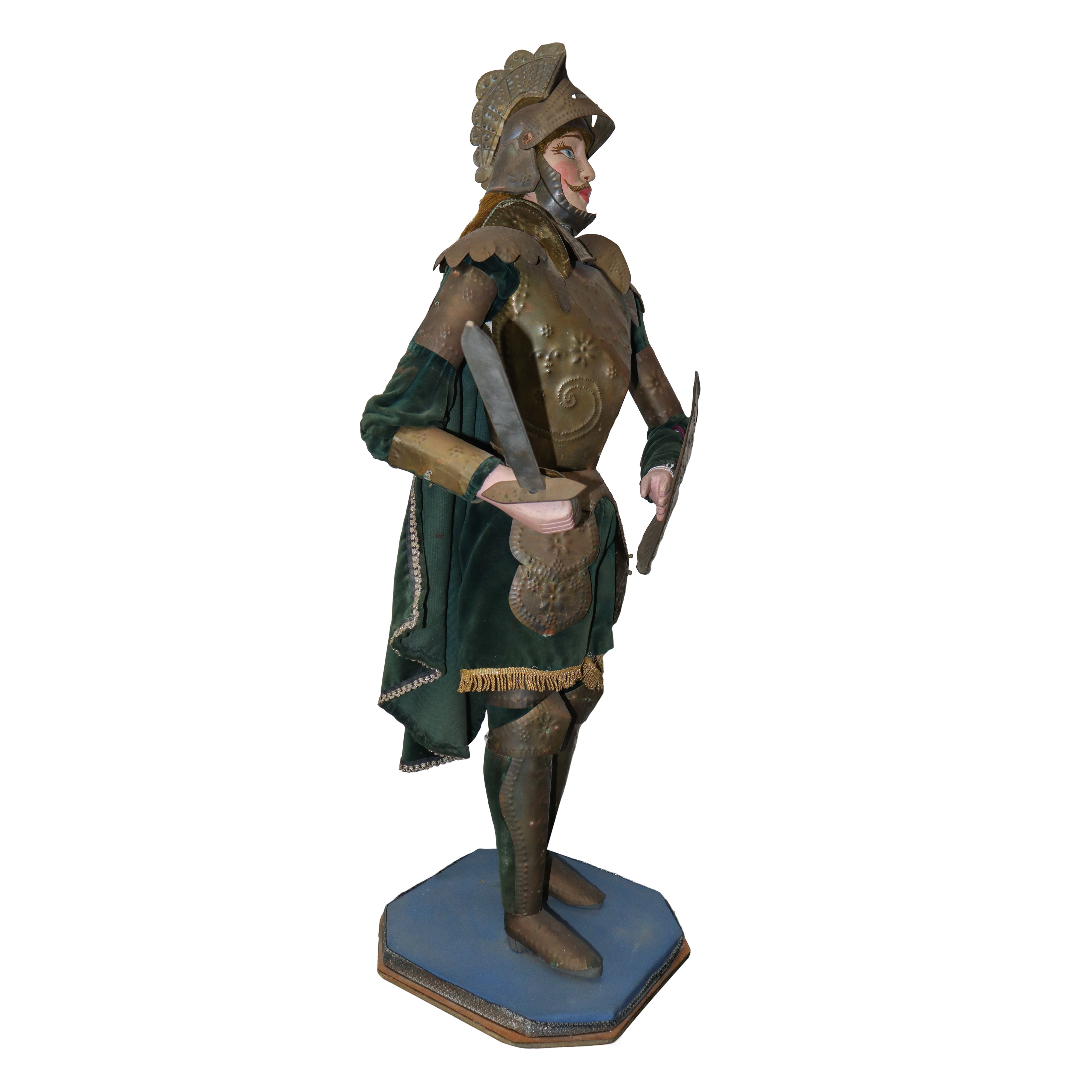 Pupo siciliano con armatura in metallo bronzata e indumenti in velluto verde