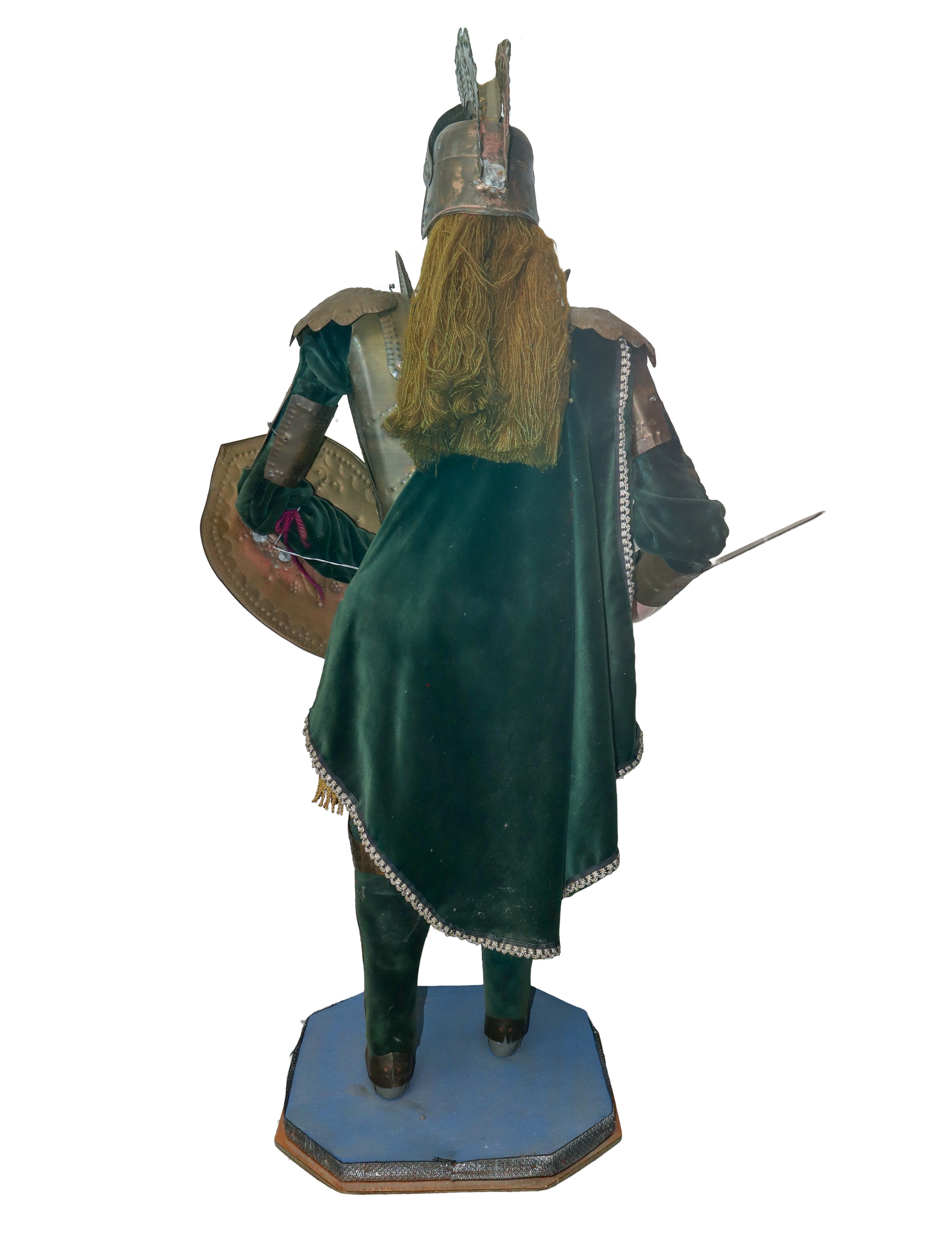 Pupo siciliano con armatura in metallo bronzata e indumenti in velluto verde