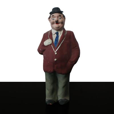 Fischietto a guisa di Oliver Hardy (Ollio), ceramica, h 16 cm x 6 cm