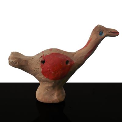Fischietto raffigurante uccello, ceramica nei toni del marrone