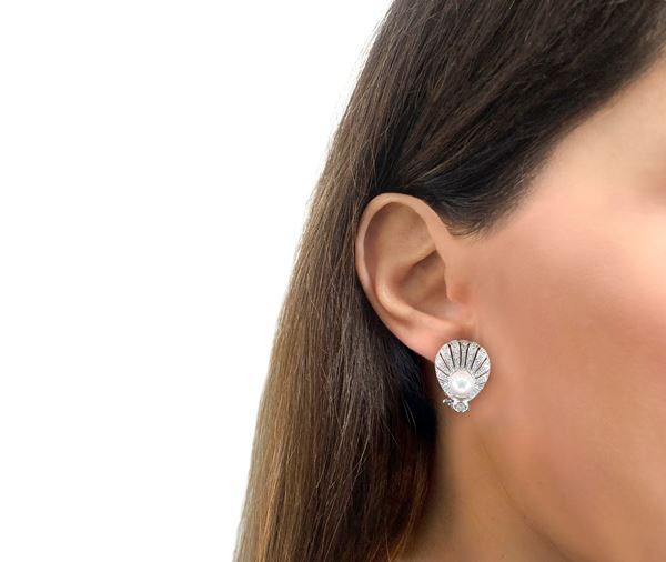 18kt white gold and Japanese pearl earrings