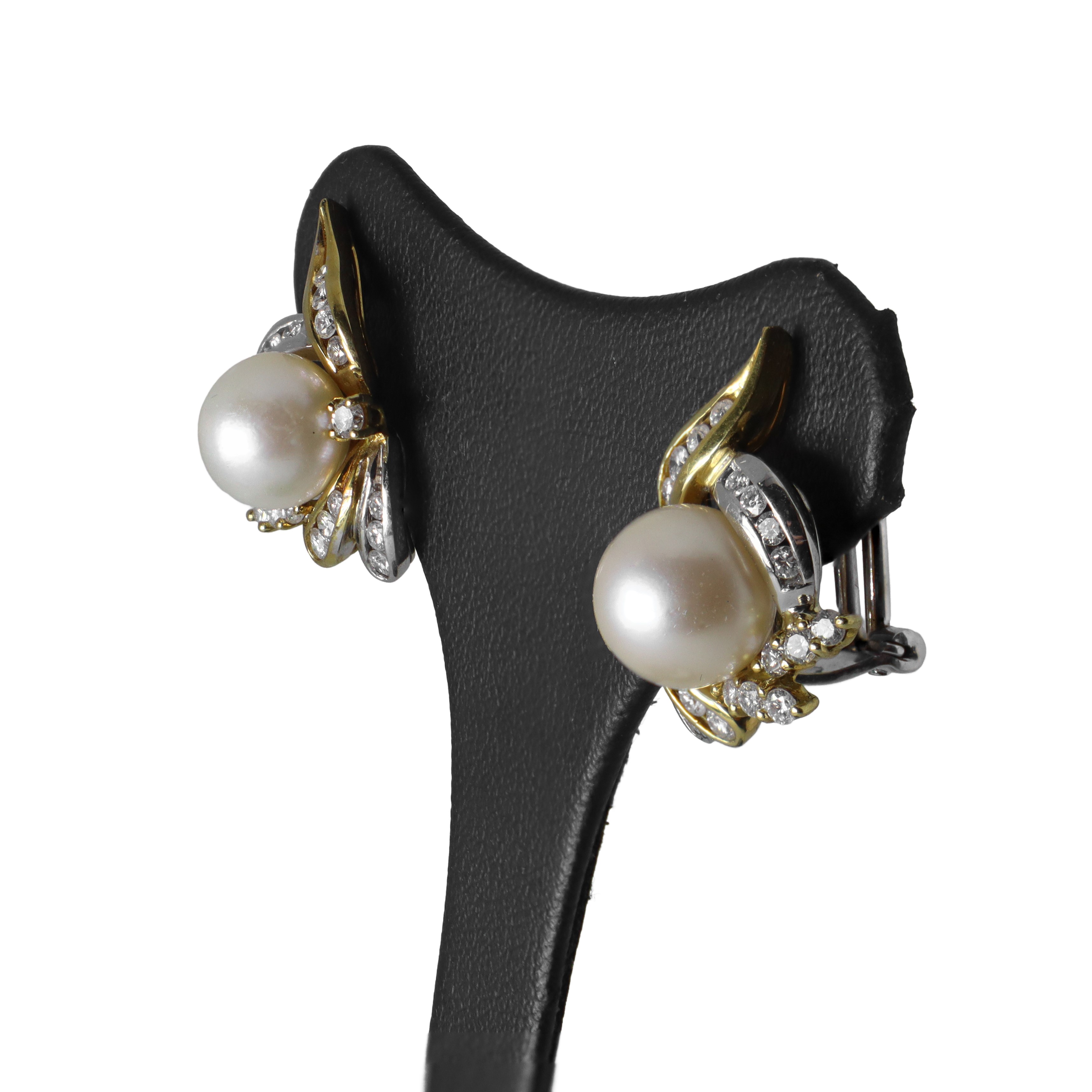 Orecchini in oro giallo e bianco 18 kt con diamante brillante di 1,08 ct e perle giapponesi