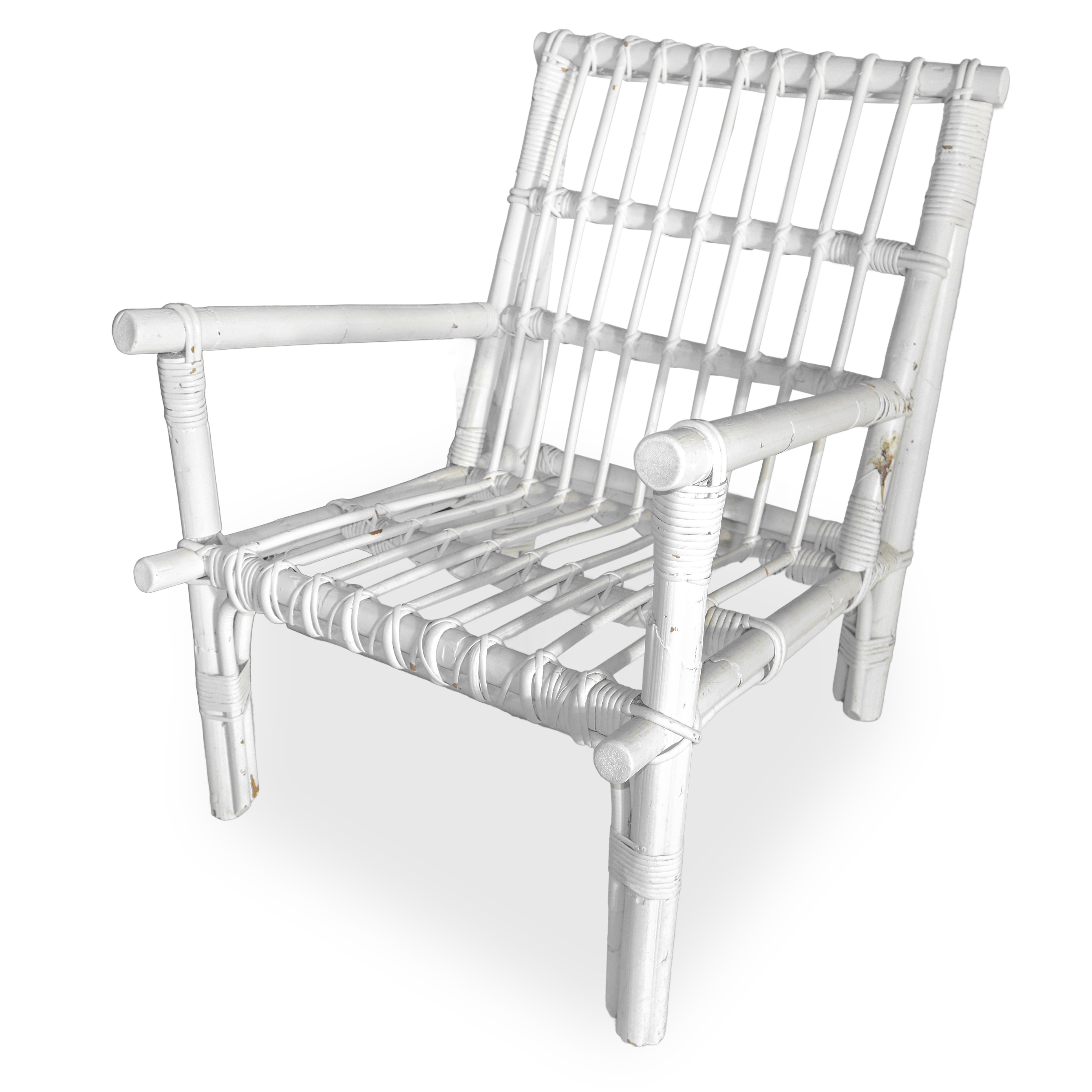 Coppia di poltrone in rattan smaltate bianche