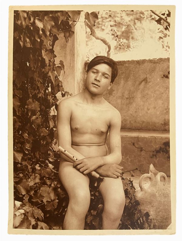 Gaetano D'Agata (1883-1949), printing on paper albuminata depicting nude boy with flute. Cm 23,4x17

"Gaetano D'Agata is part of the group of photographers who end up on the 800 dedicated themselves to photography in southern Italy, working closely with the likes of Von Gloeden caliber.
A native of Aci Sant'Antonio, moved soon to Taormina where he married a local woman and worked with Von Gloeden as witnessed by many photos of the latter set in the villa's garden.
Despite the multiple trips ou